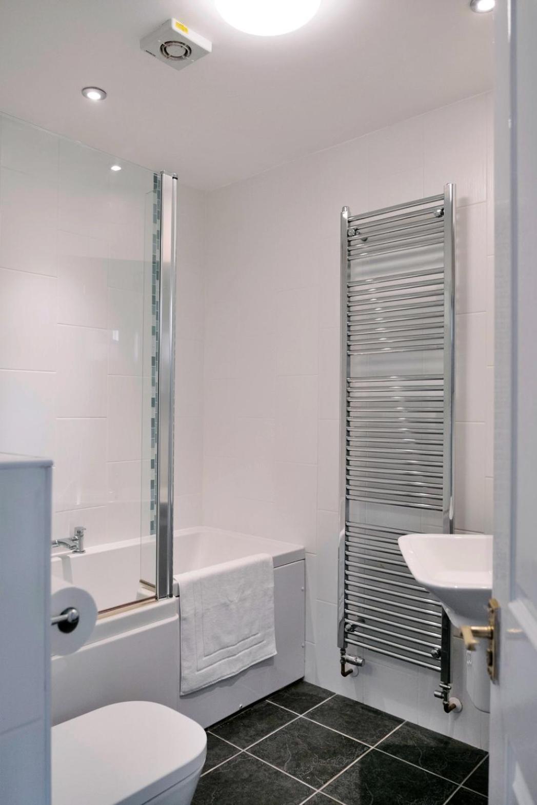 Finest Retreats - Tides - Luxury Sea Views Apartment view 5