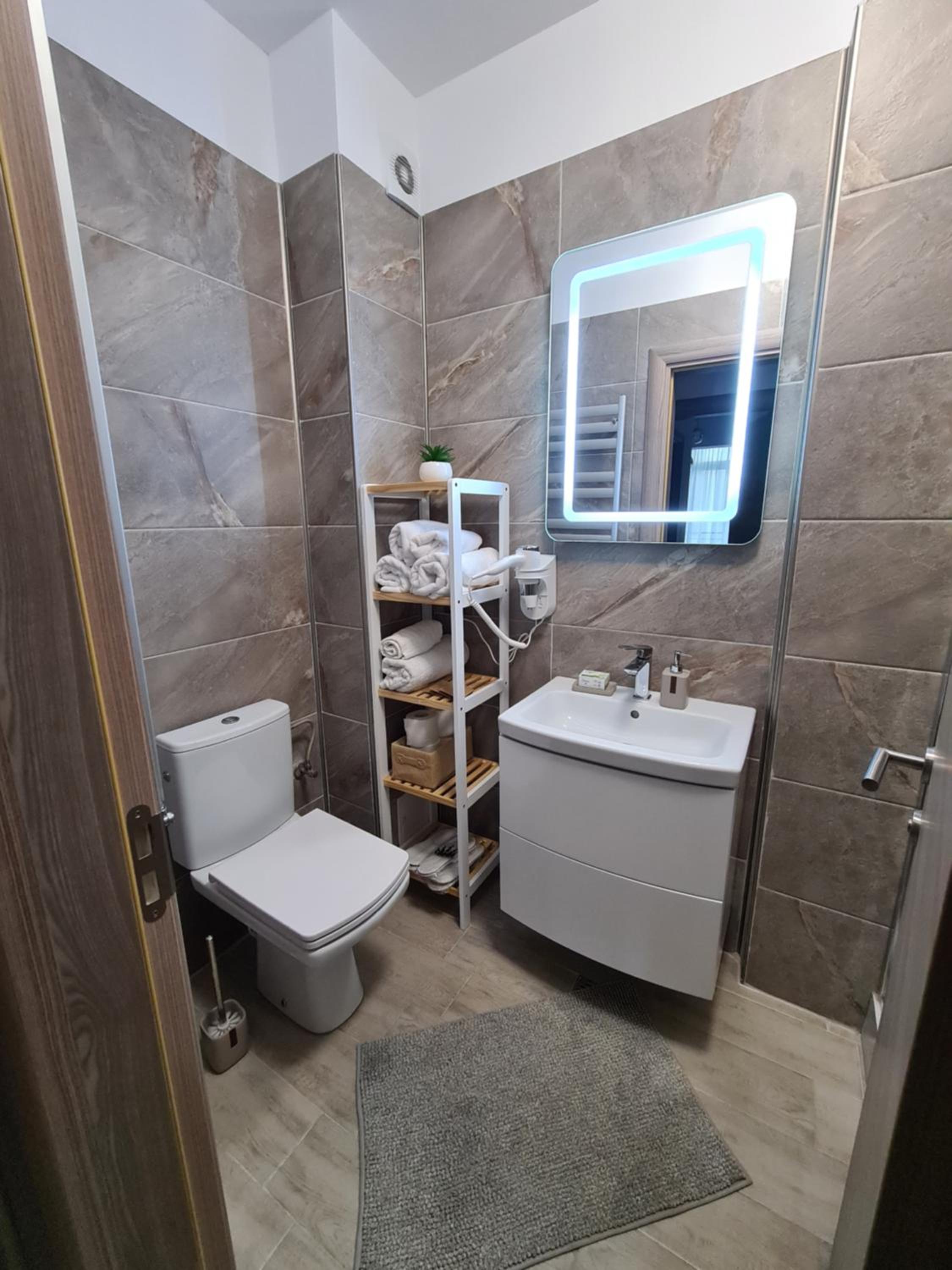 Ema Luxury Apartment