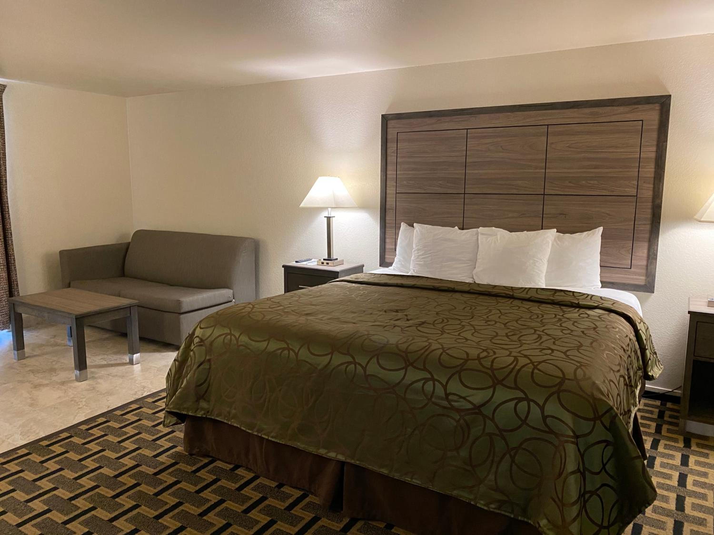 Motel In The Pines - Property Image 6