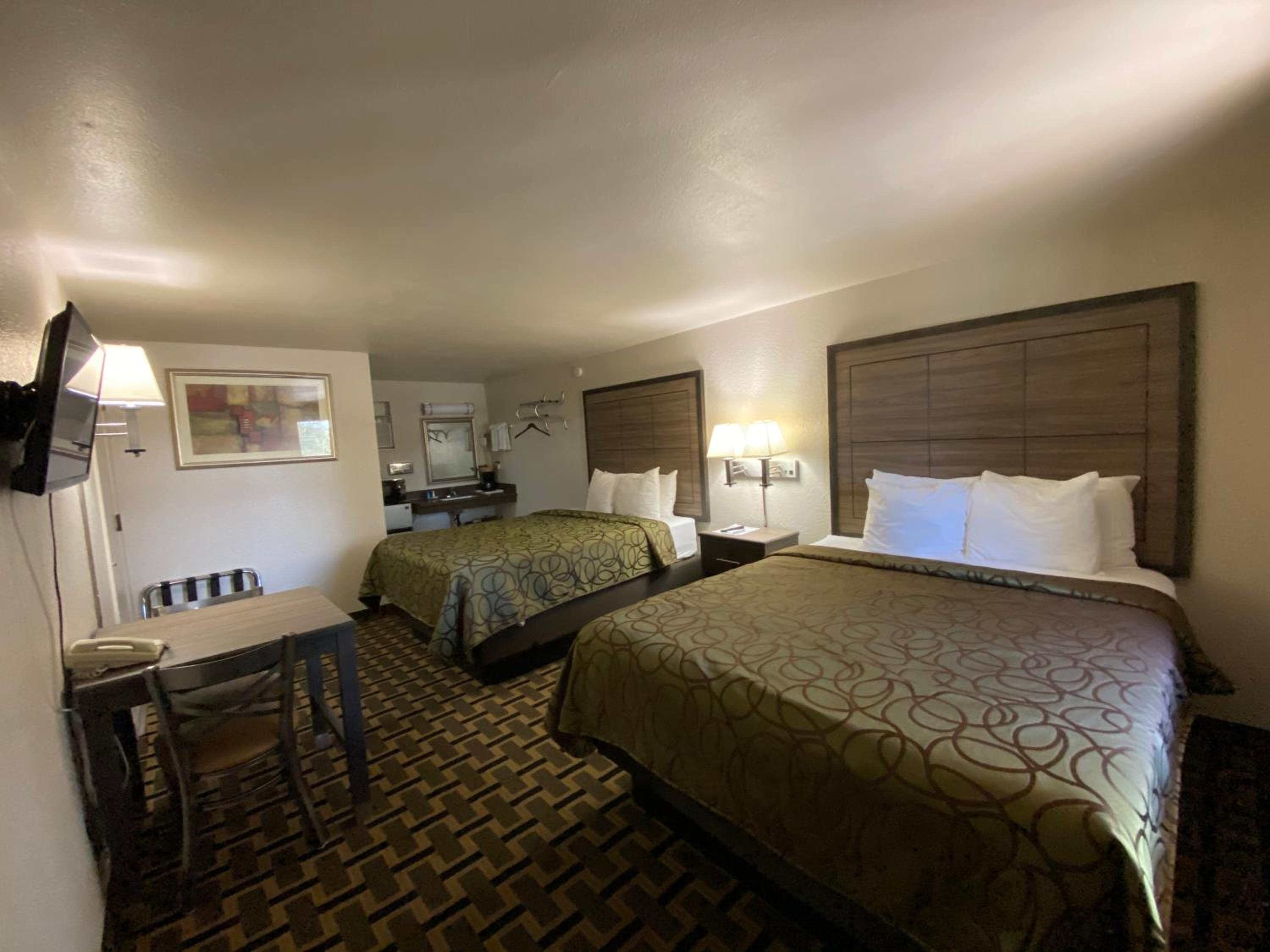 Motel In The Pines - Property Image 31