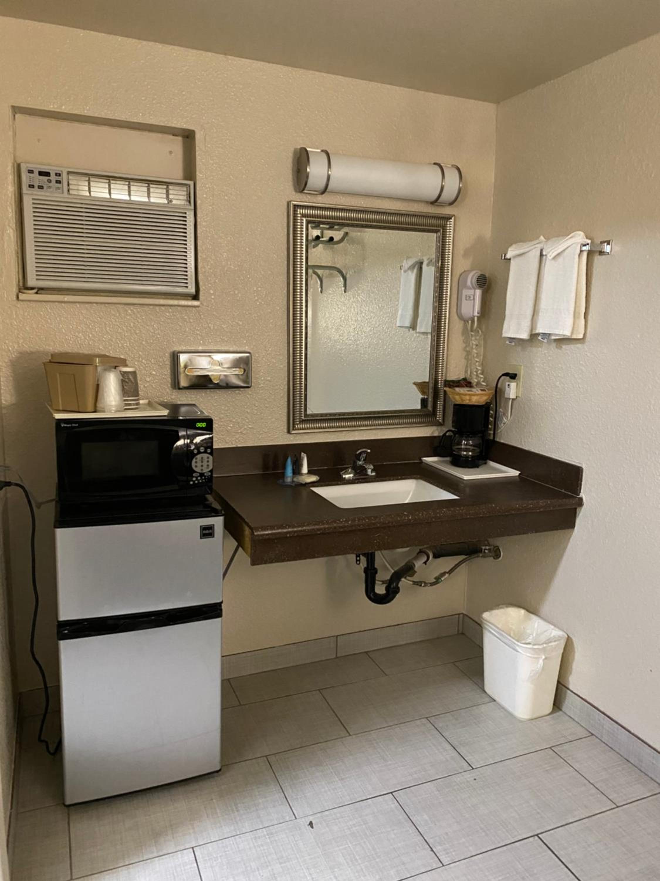 Motel In The Pines - Property Image 56