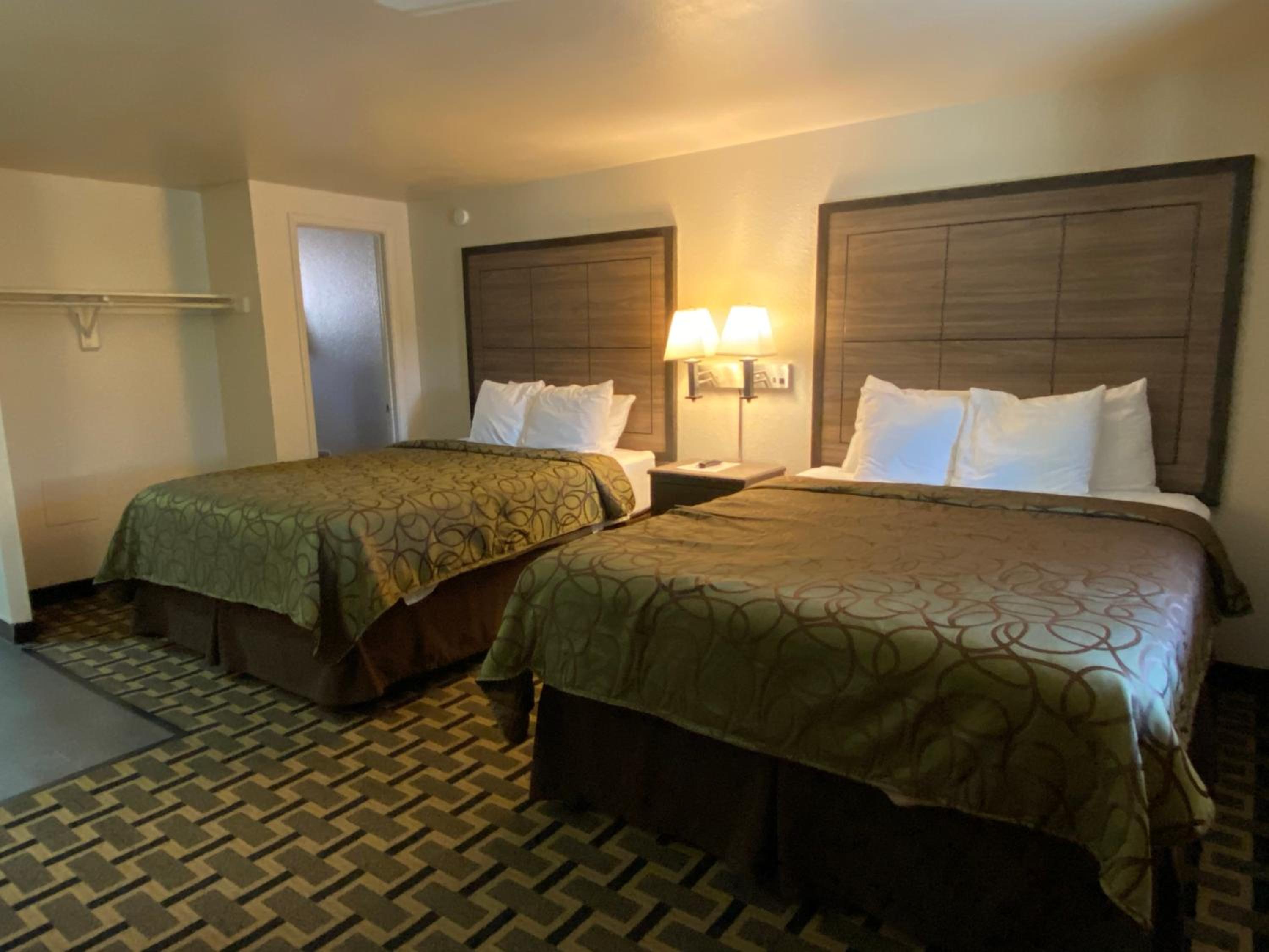 Motel In The Pines - Property Image 57