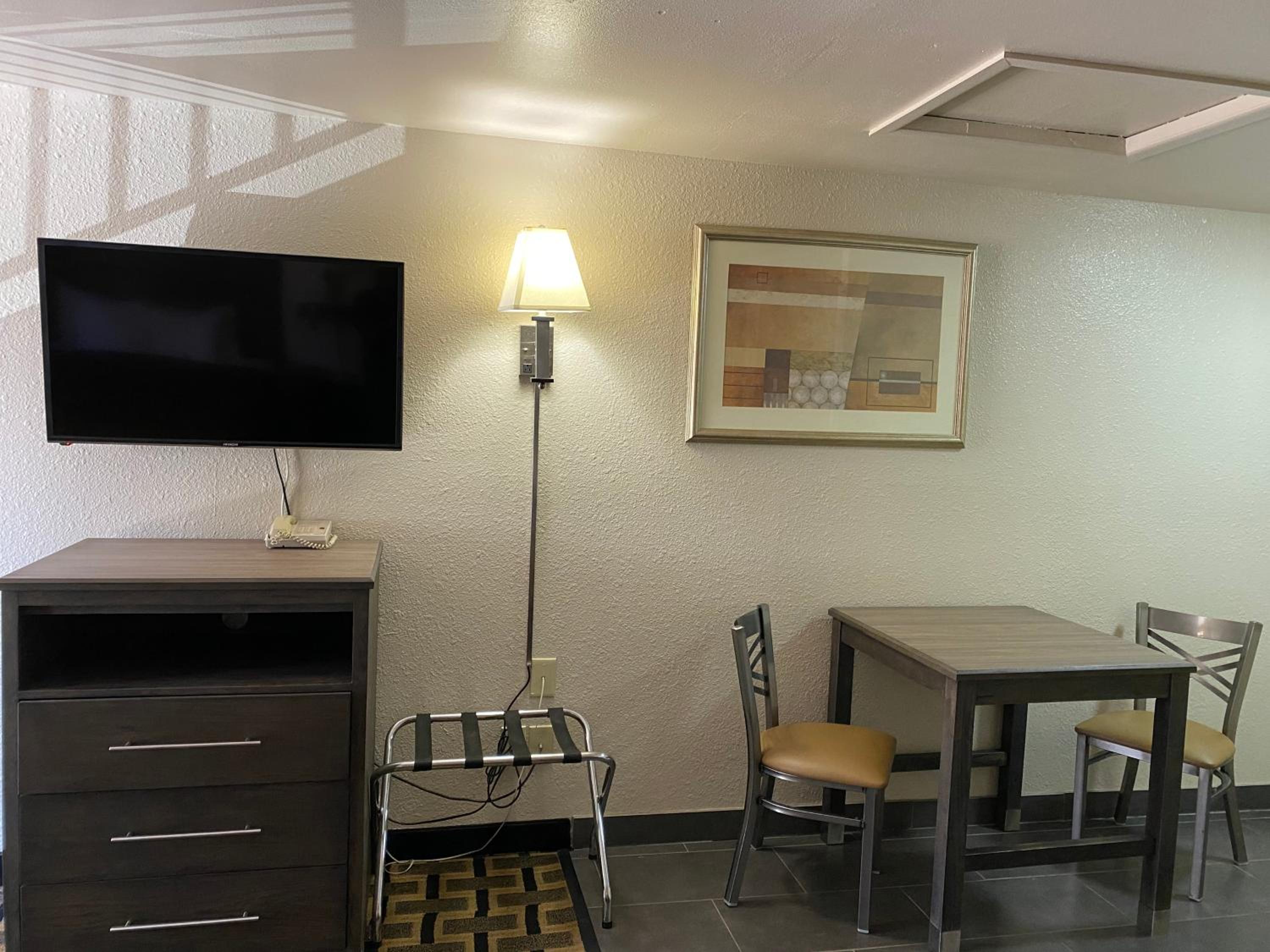 Motel In The Pines - Property Image 34