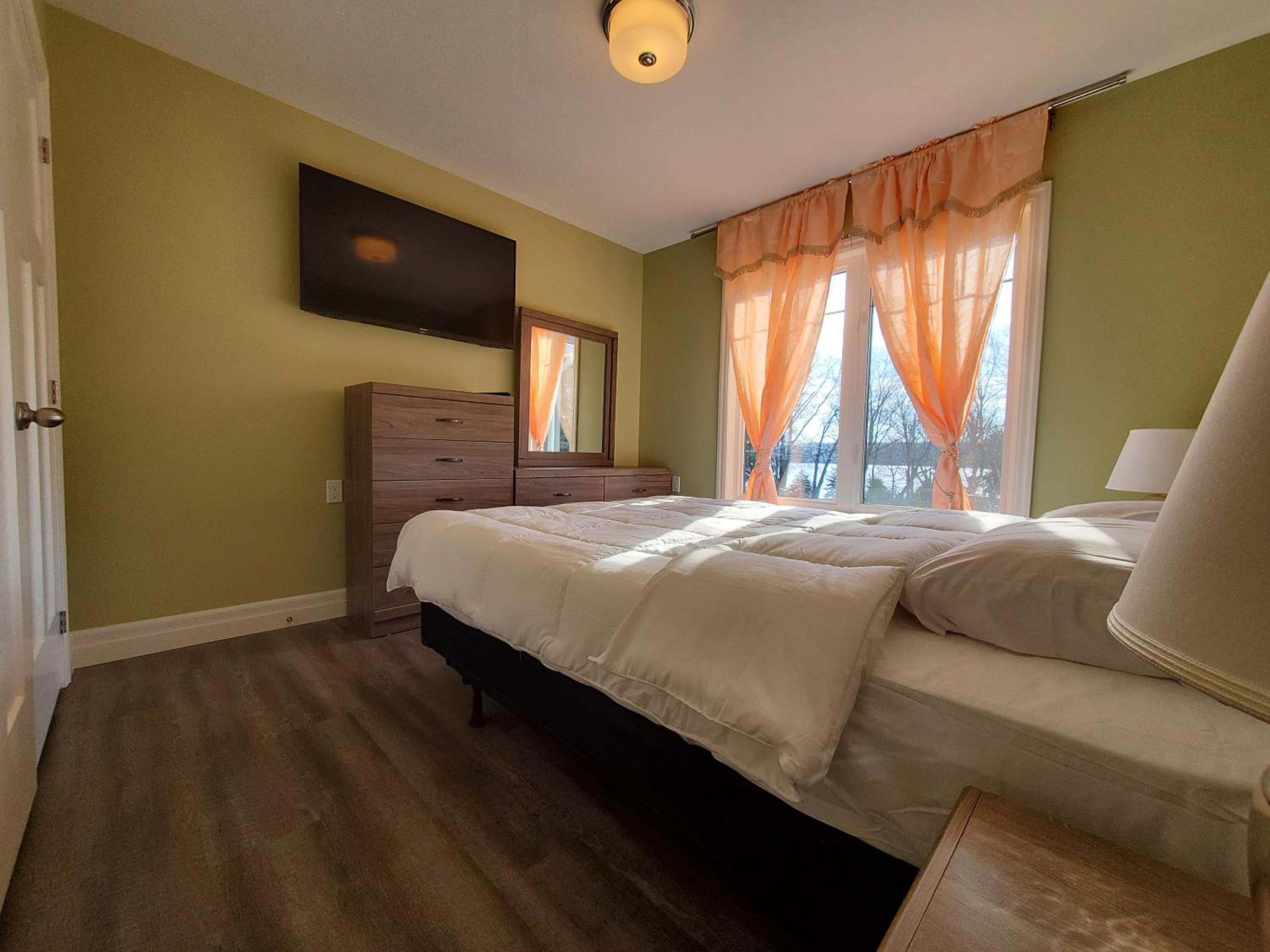 Bizlodge County Greenside Lakeview