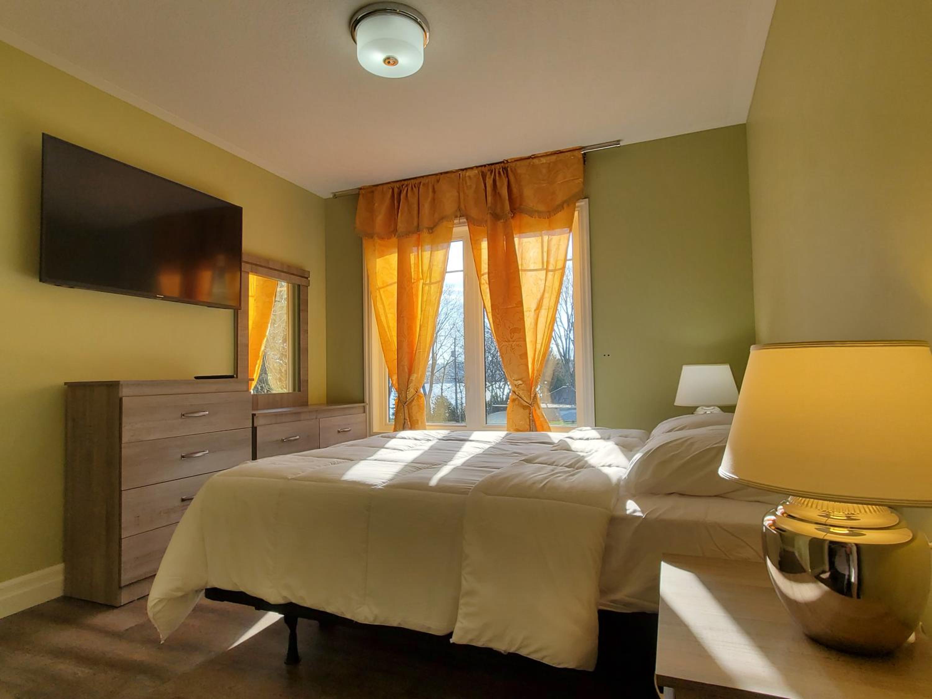 Bizlodge County Greenside Lakeview