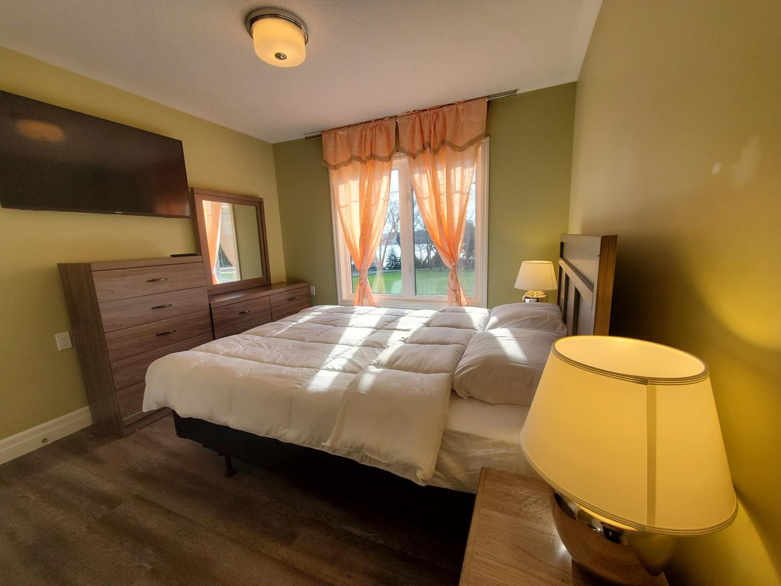 Bizlodge County Greenside Lakeview
