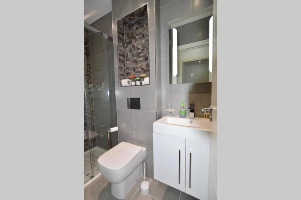 Cosy Central Self Contained Flat by CozyNest view 3