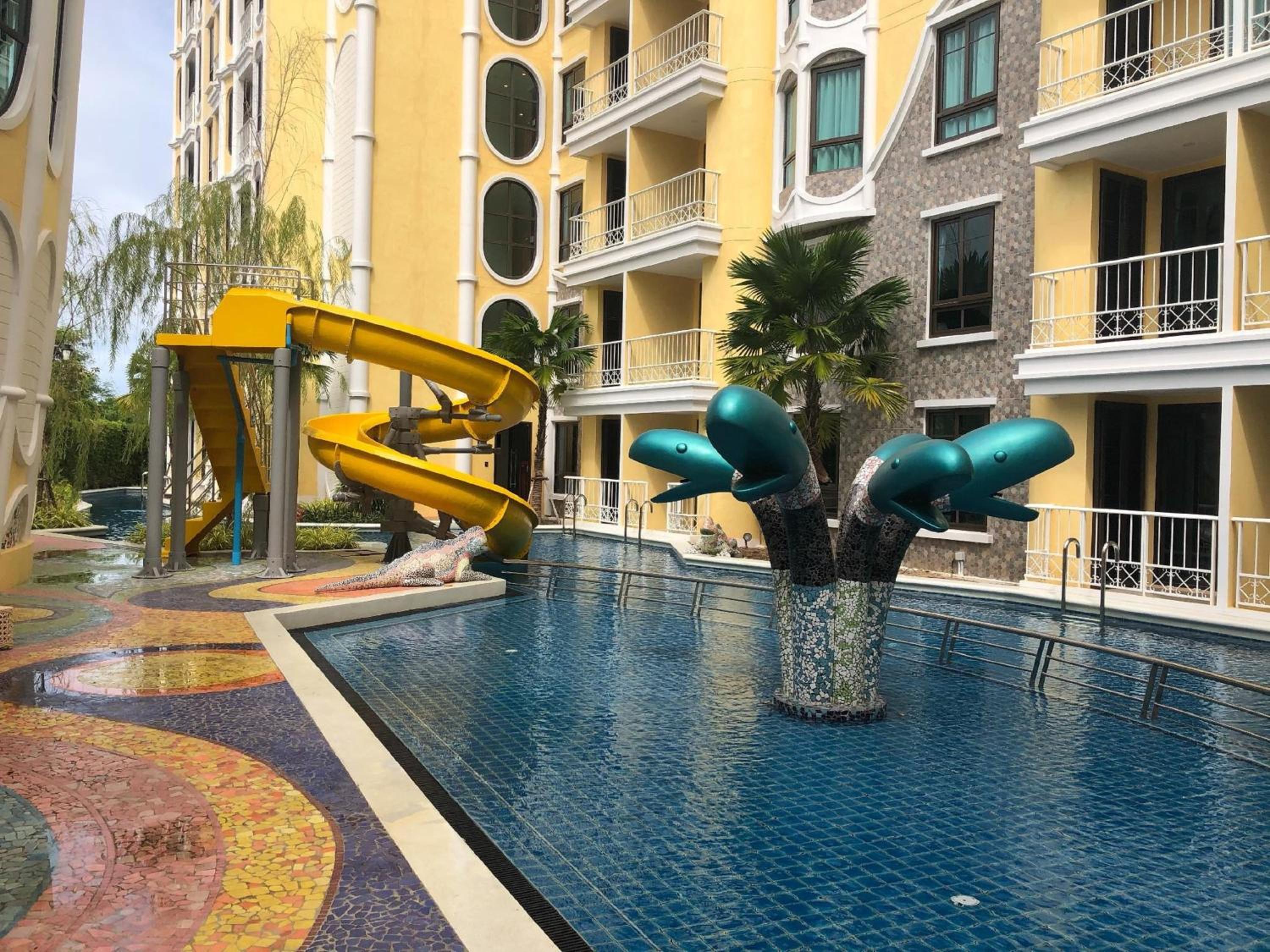 Espana Condo by Som