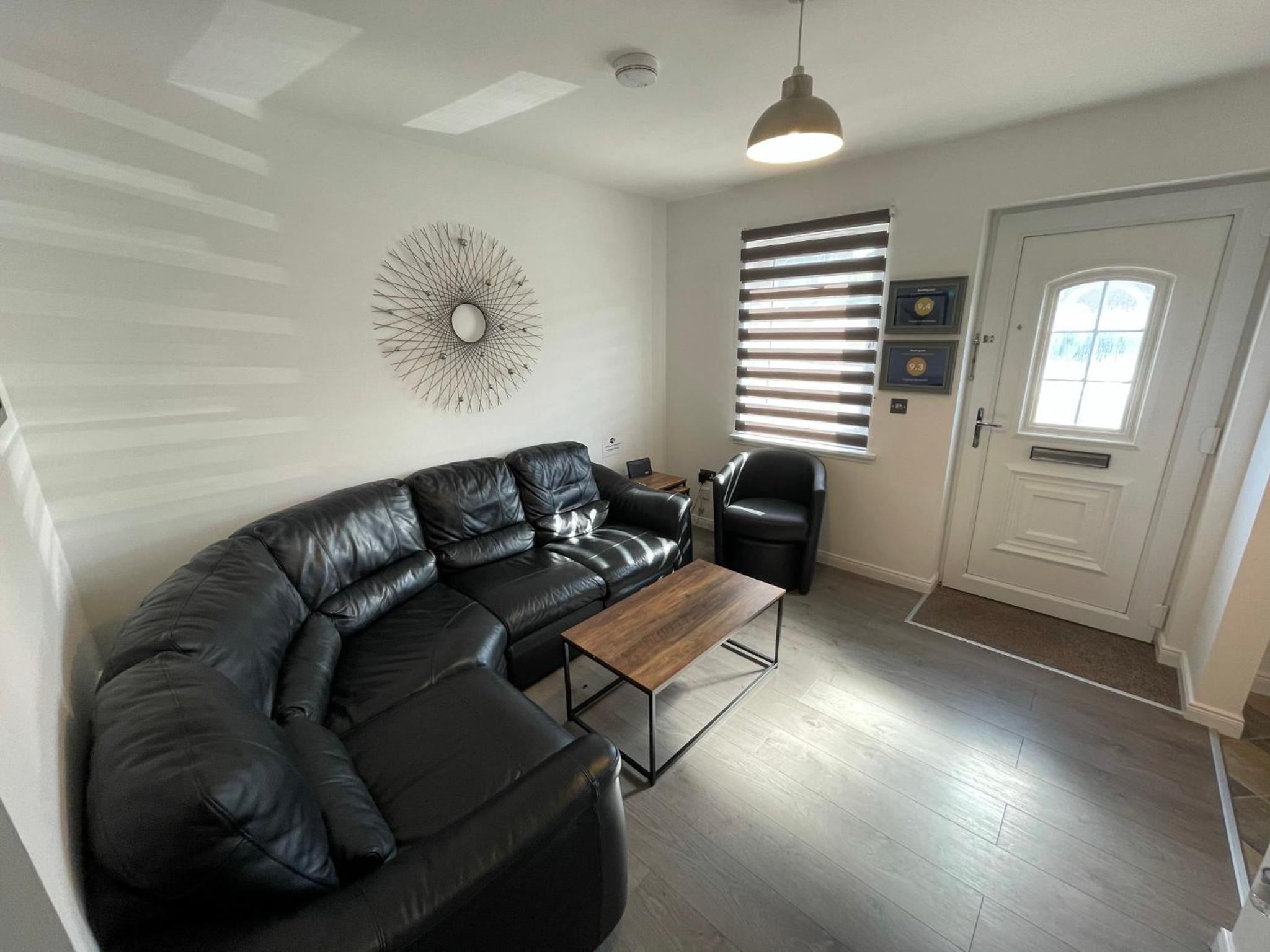 Foxglove Apartment, Relaxing 2-Bedroom 2-Storey Holiday Home Close to City Centre & Ness Islands view 4