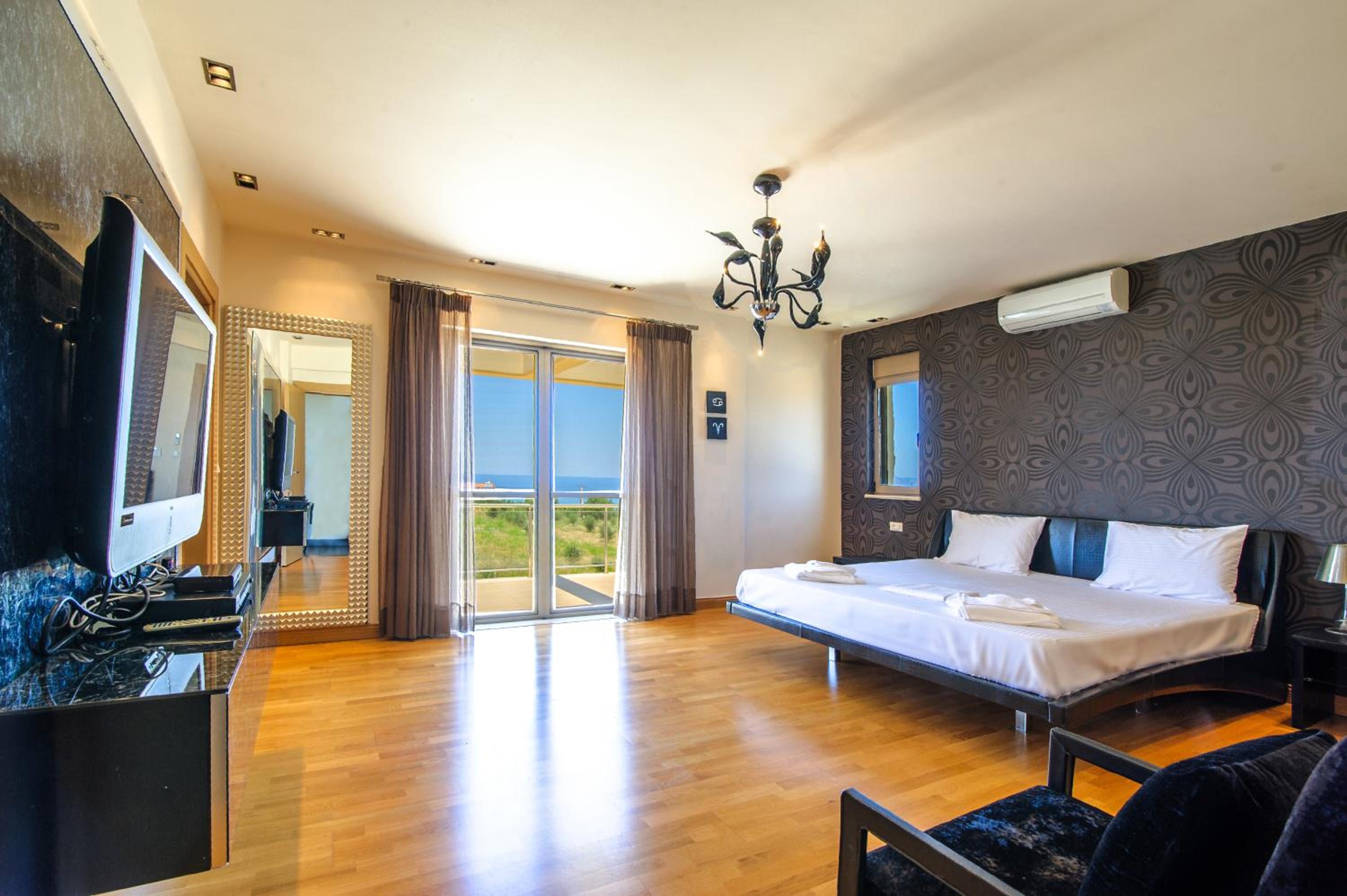 Luxury 6-Bedroom Villa With Private Pool- Villa Prigipessa