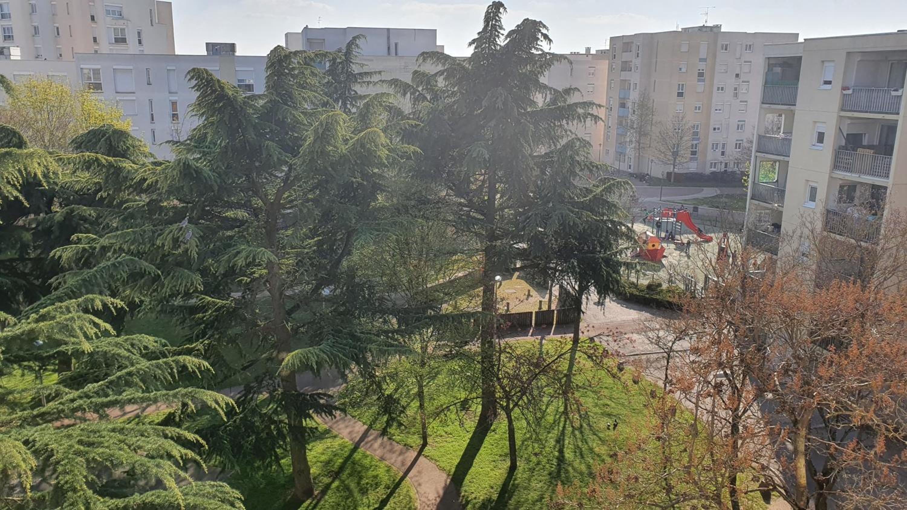 Dans grand appart de 113m2 proche Paris view 2