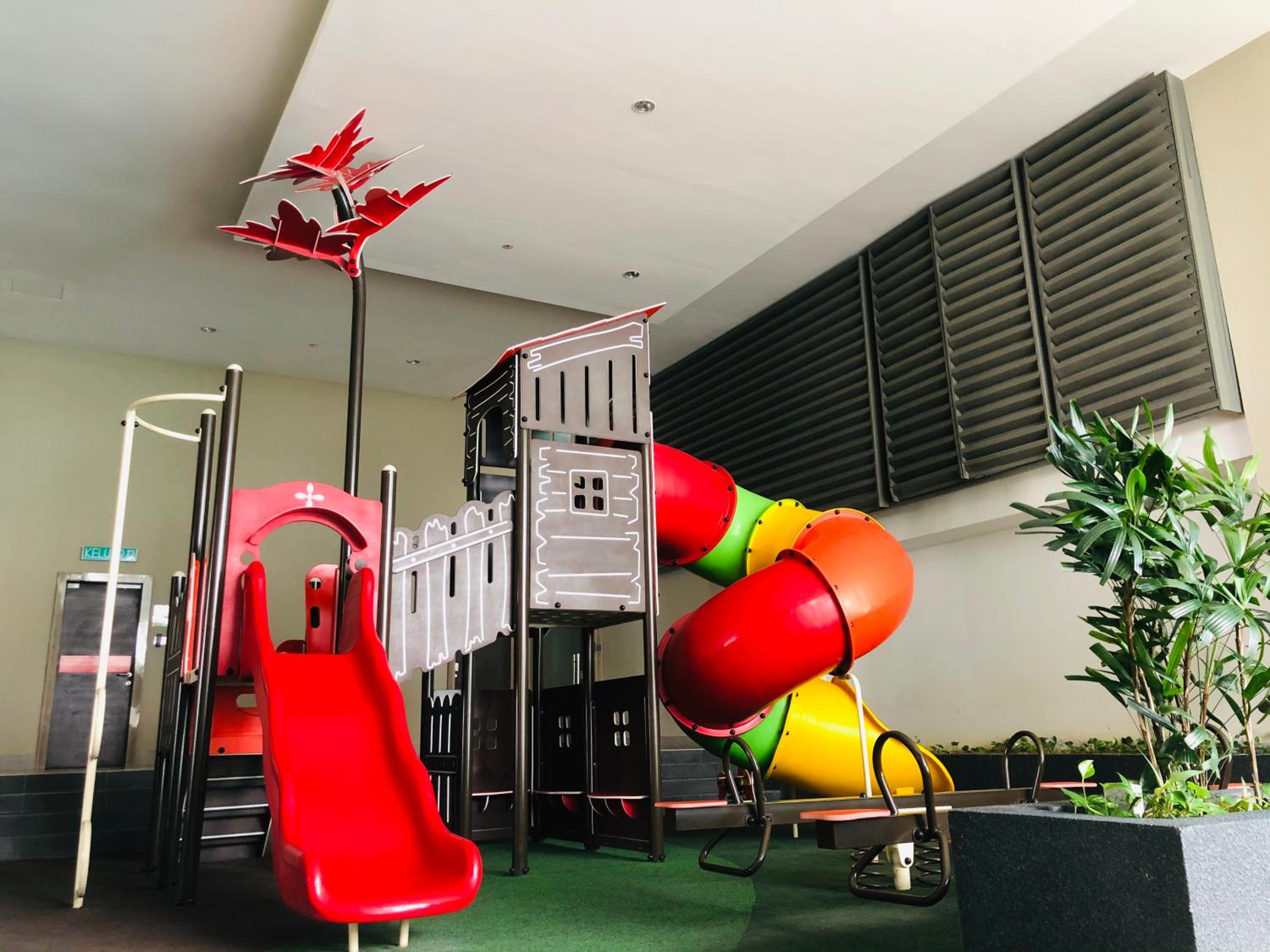 Paragon Suite Homestay by Antlerzone