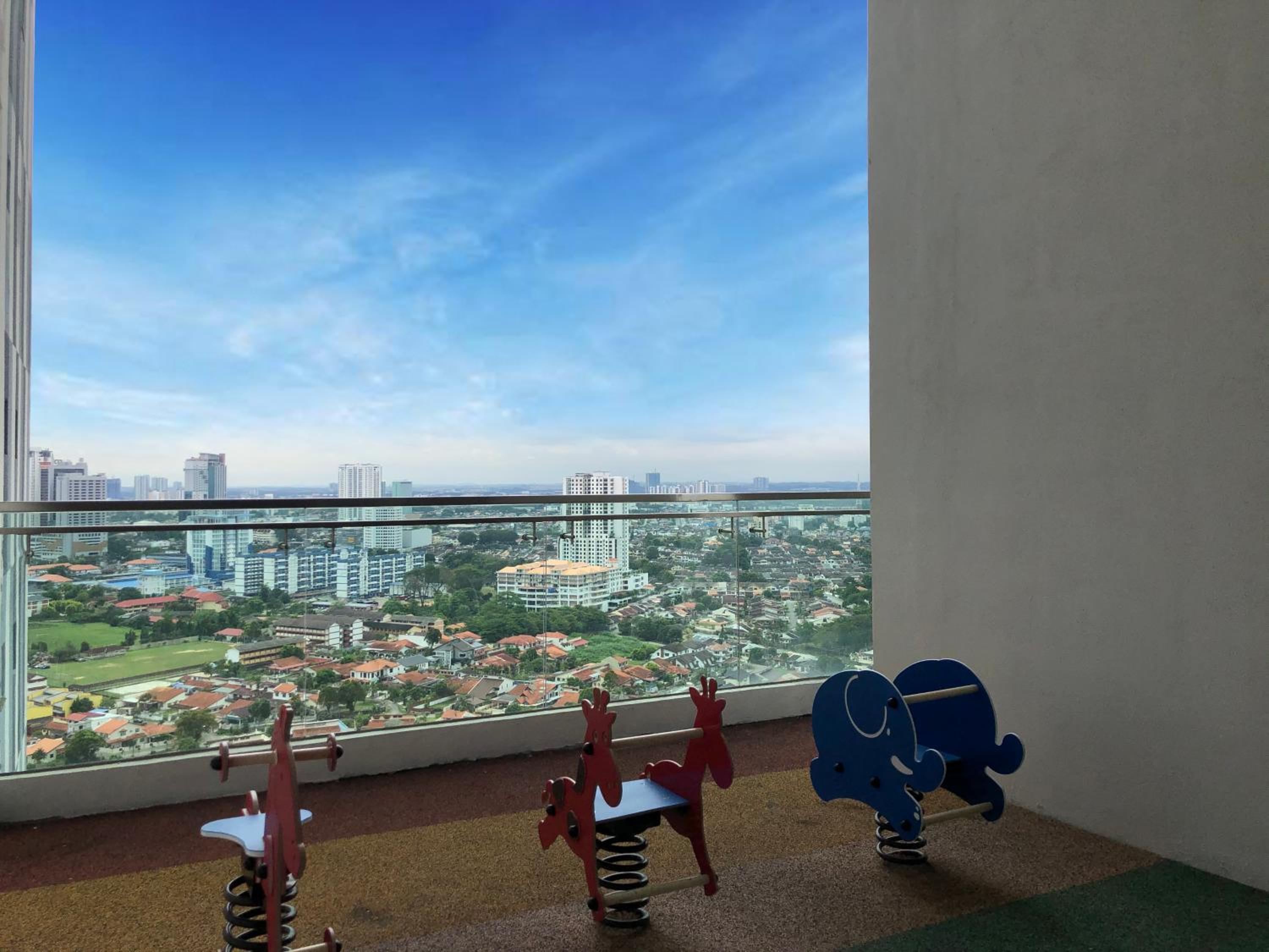 Paragon Suite Homestay by Antlerzone