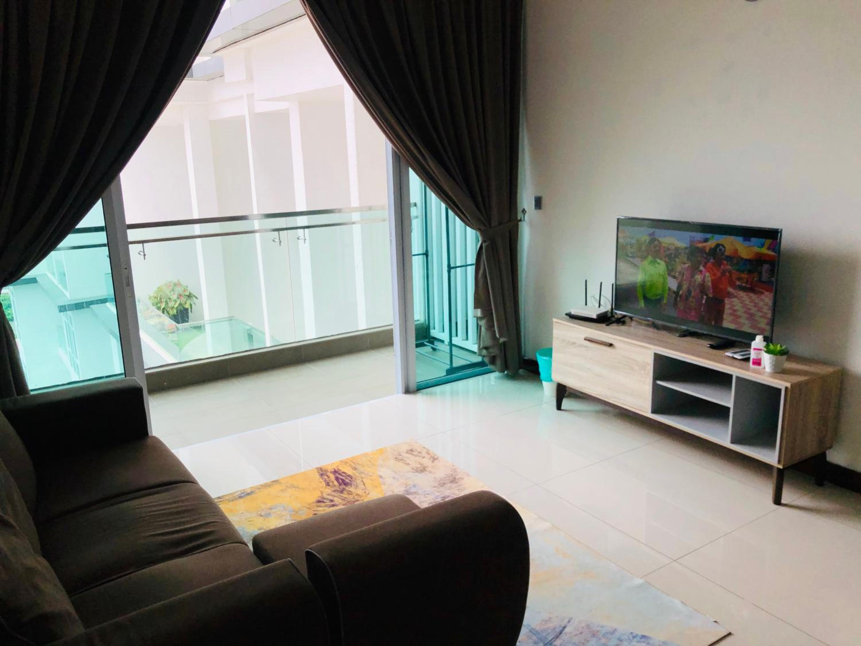 Paragon Suite Homestay by Antlerzone