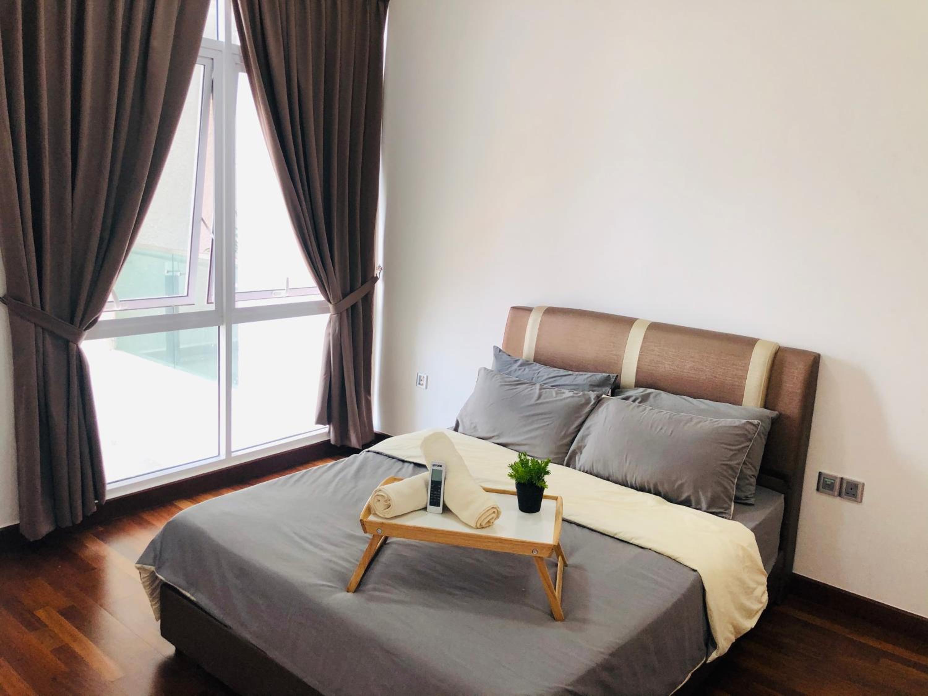 Paragon Suite Homestay by Antlerzone