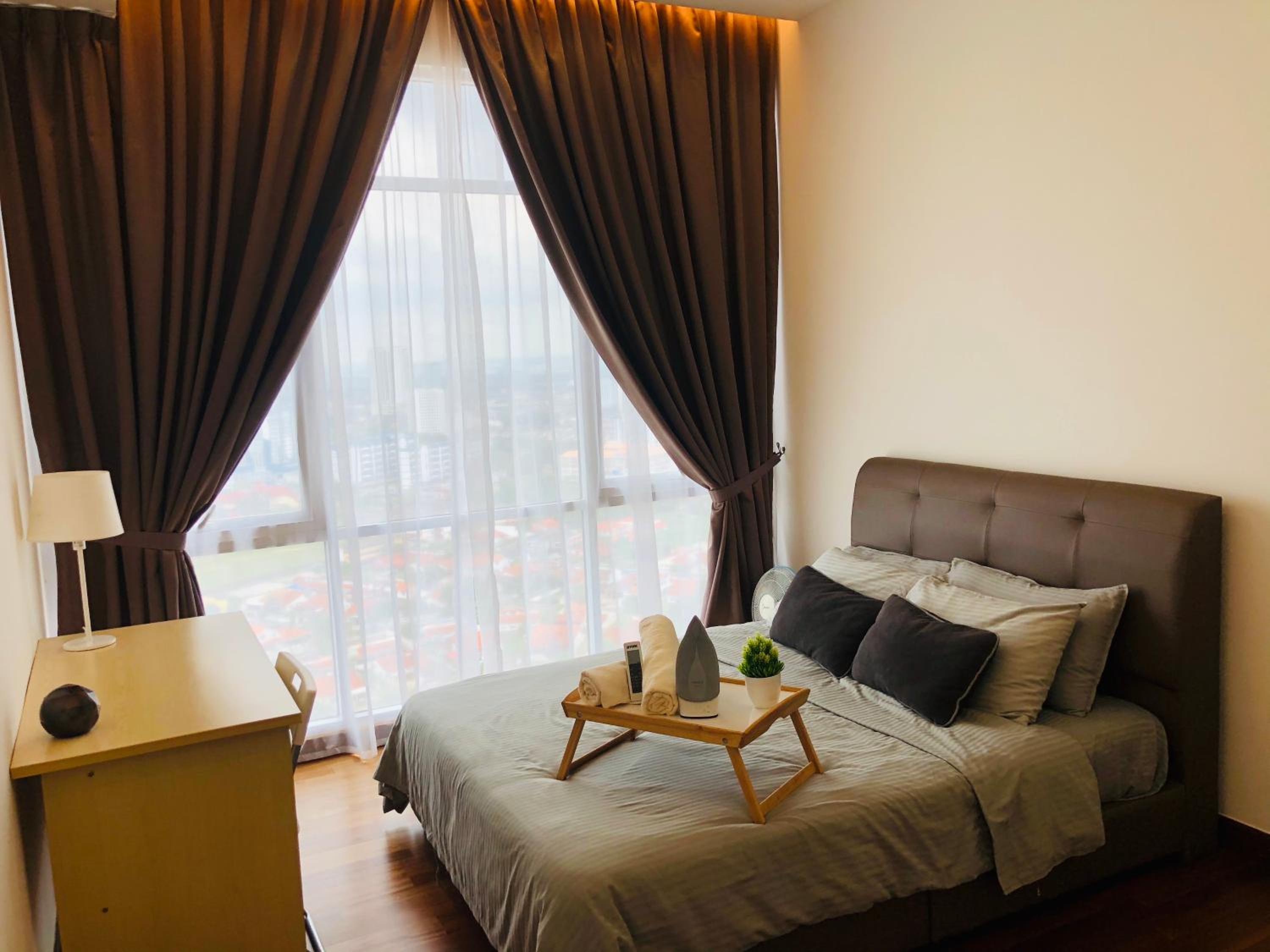Paragon Suite Homestay by Antlerzone