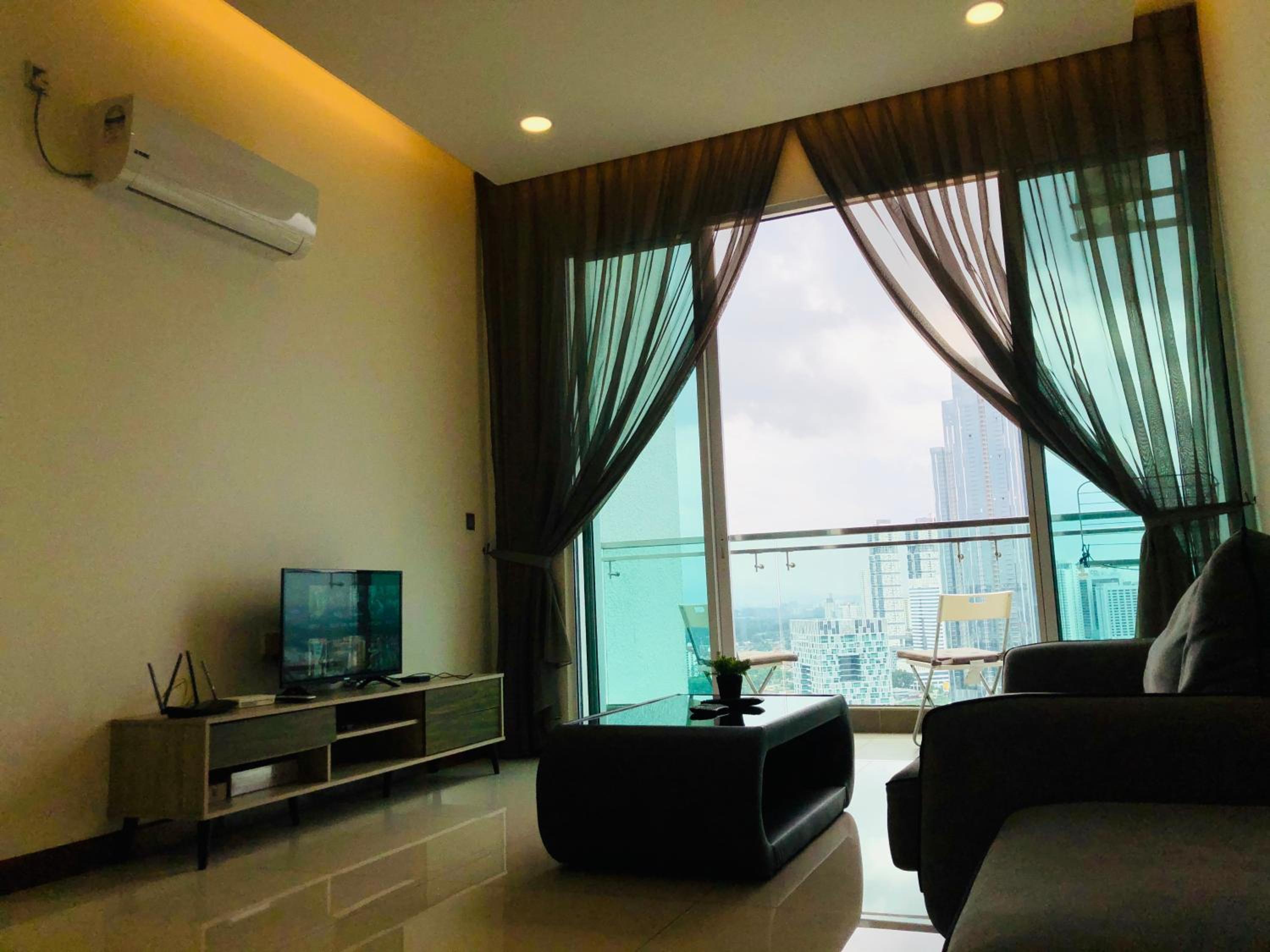 Paragon Suite Homestay by Antlerzone