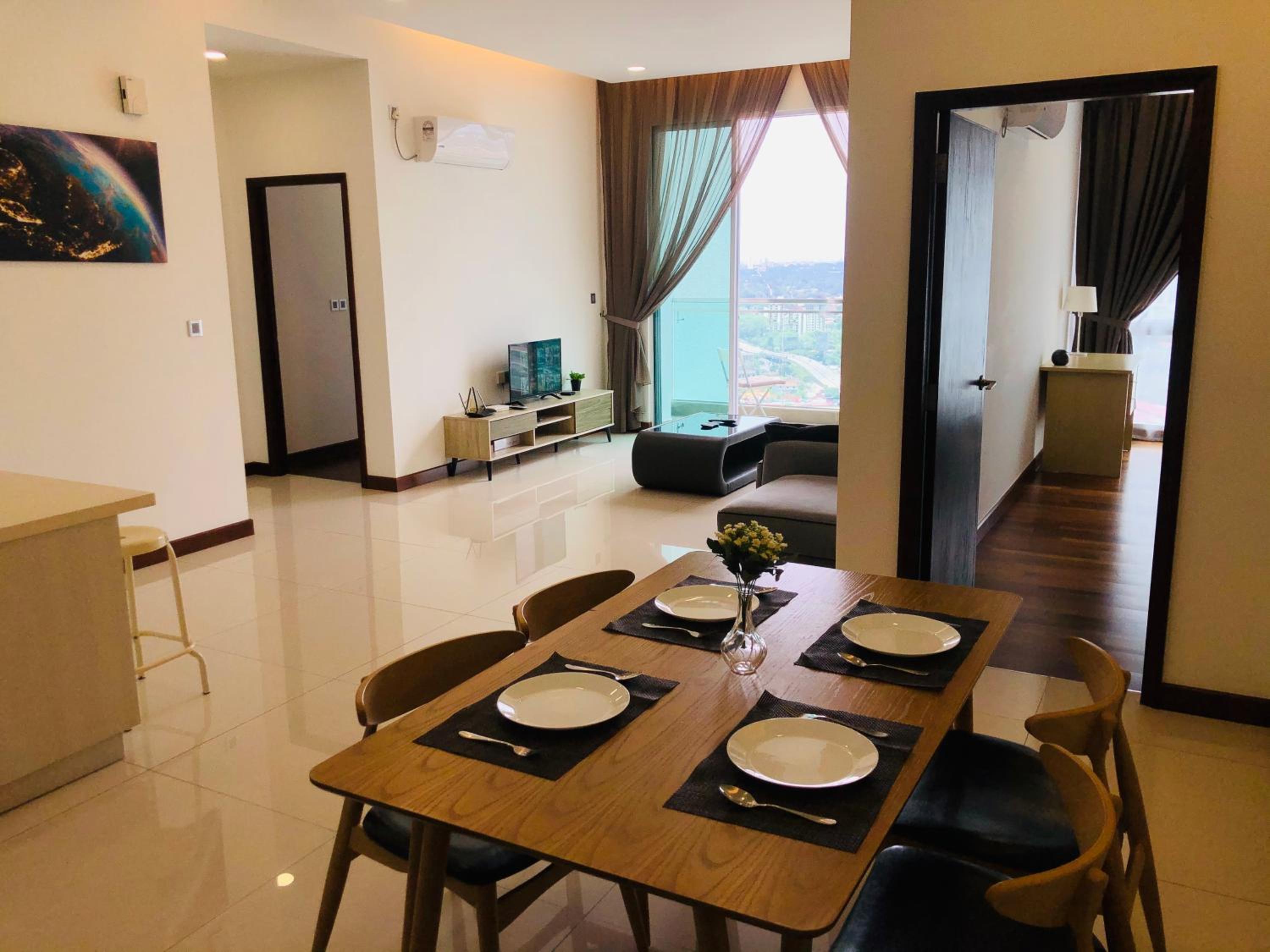 Paragon Suite Homestay by Antlerzone