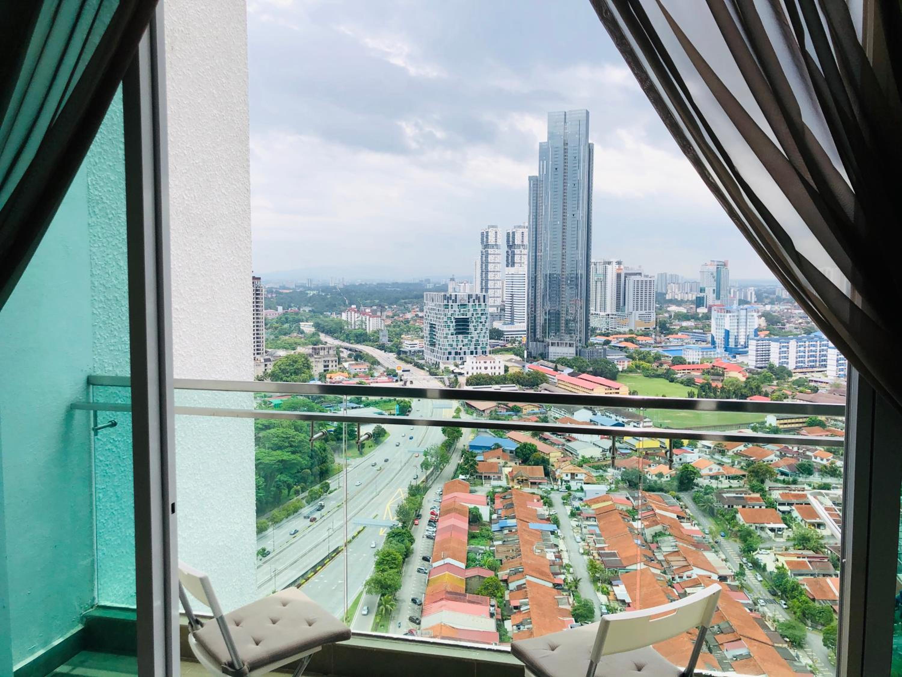 Paragon Suite Homestay by Antlerzone