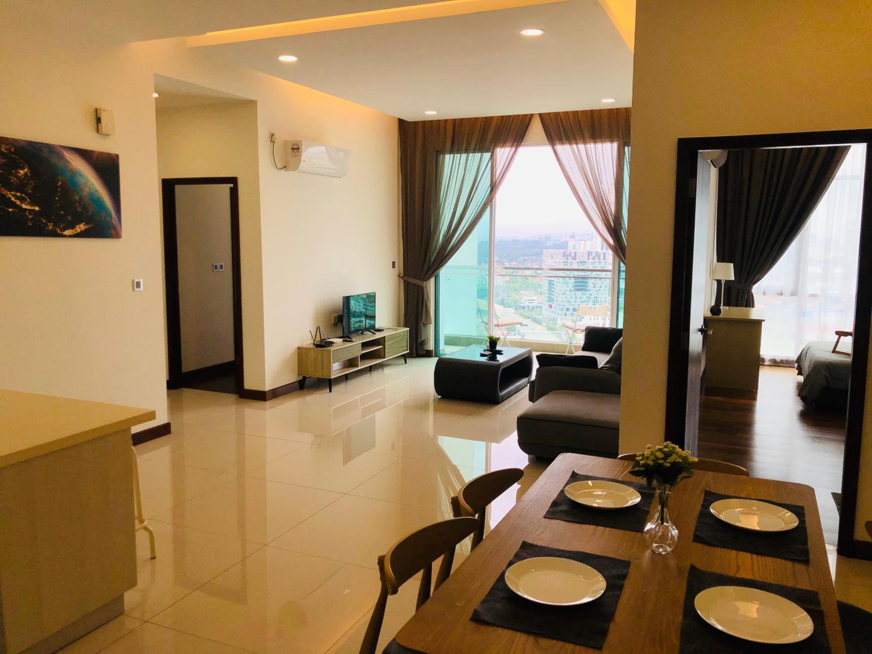 Paragon Suite Homestay by Antlerzone
