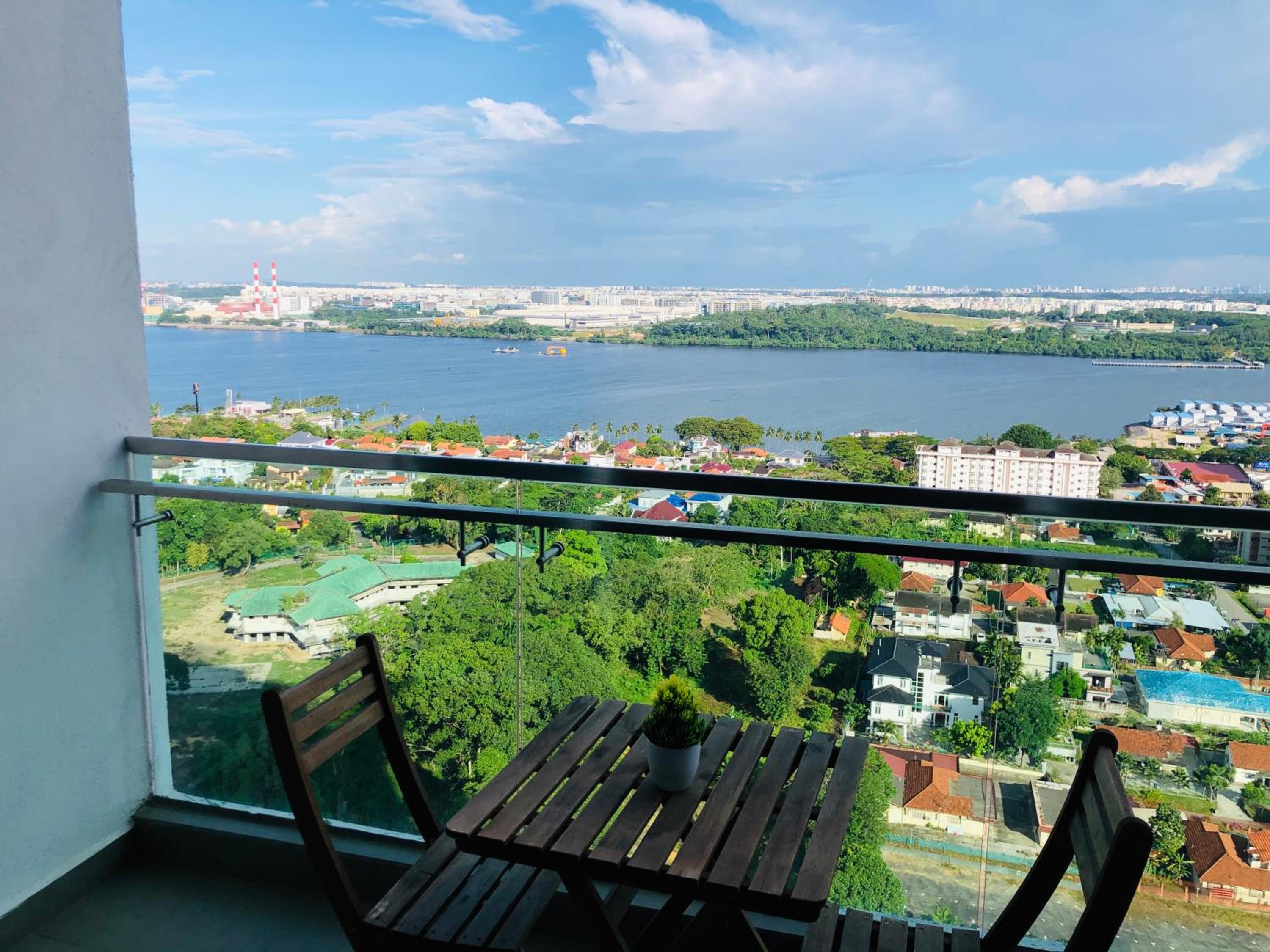 Paragon Suite Homestay by Antlerzone