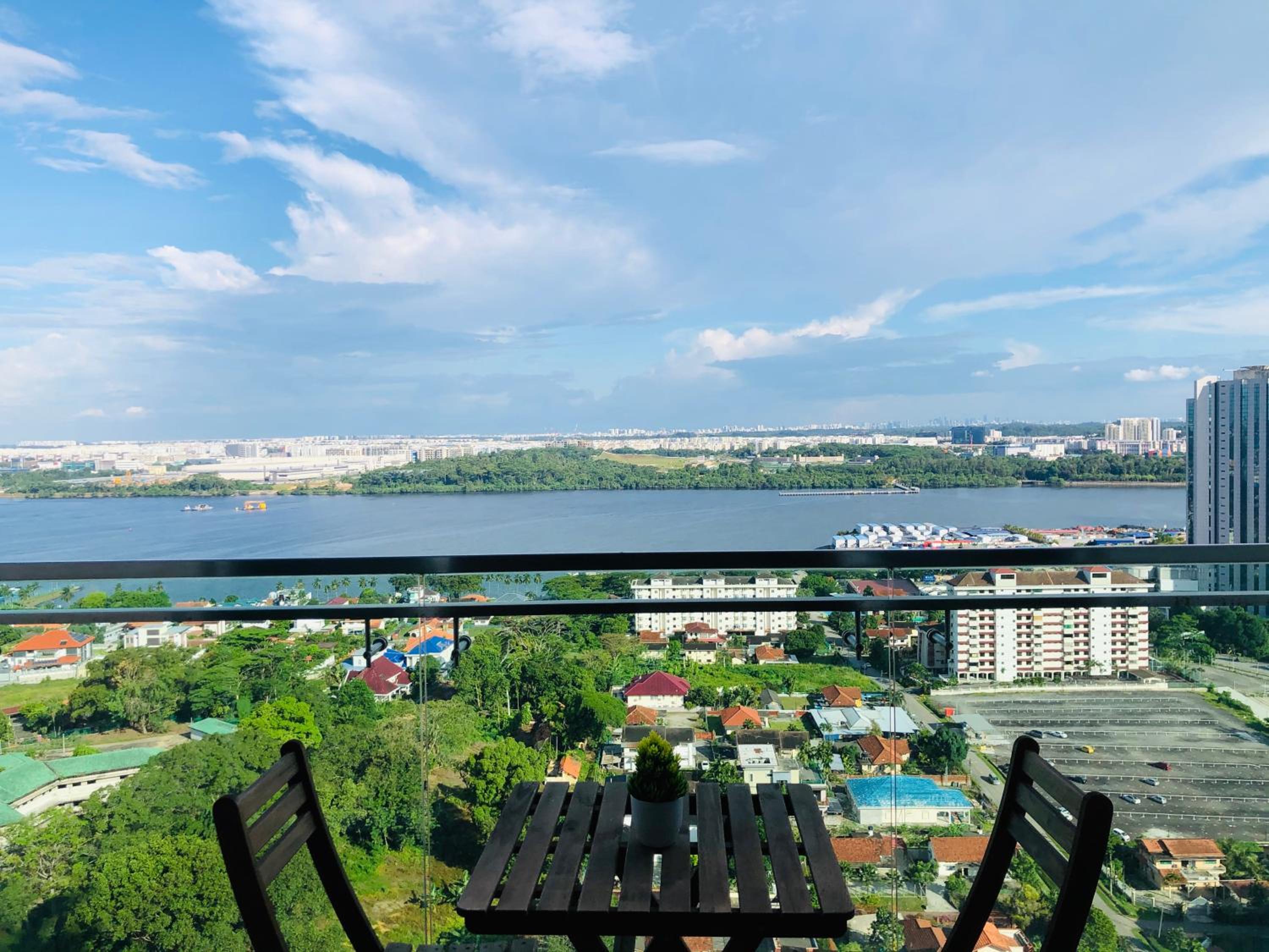 Paragon Suite Homestay by Antlerzone