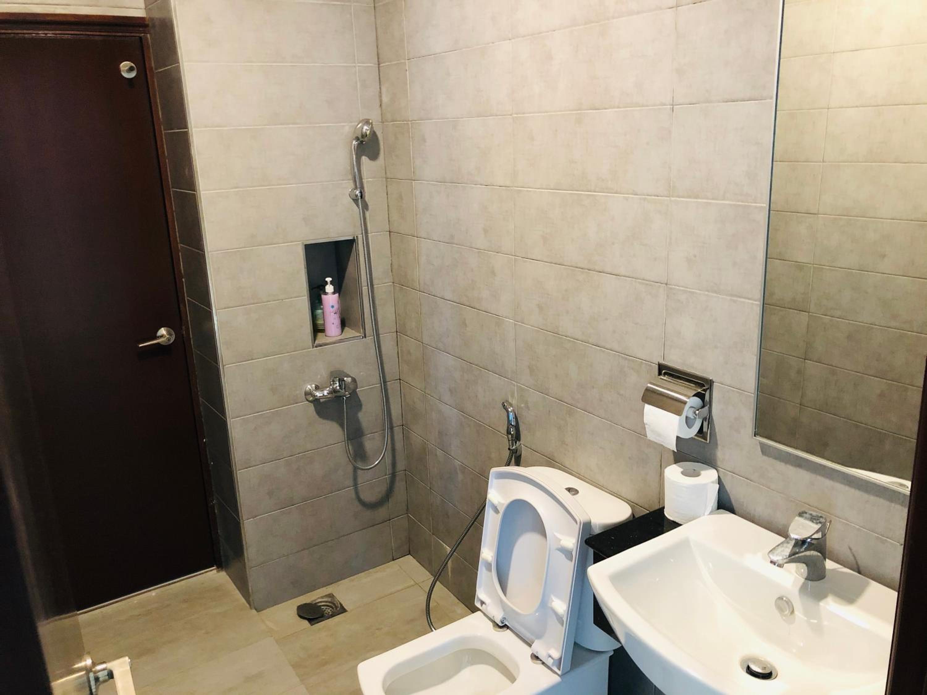 Paragon Suite Homestay by Antlerzone