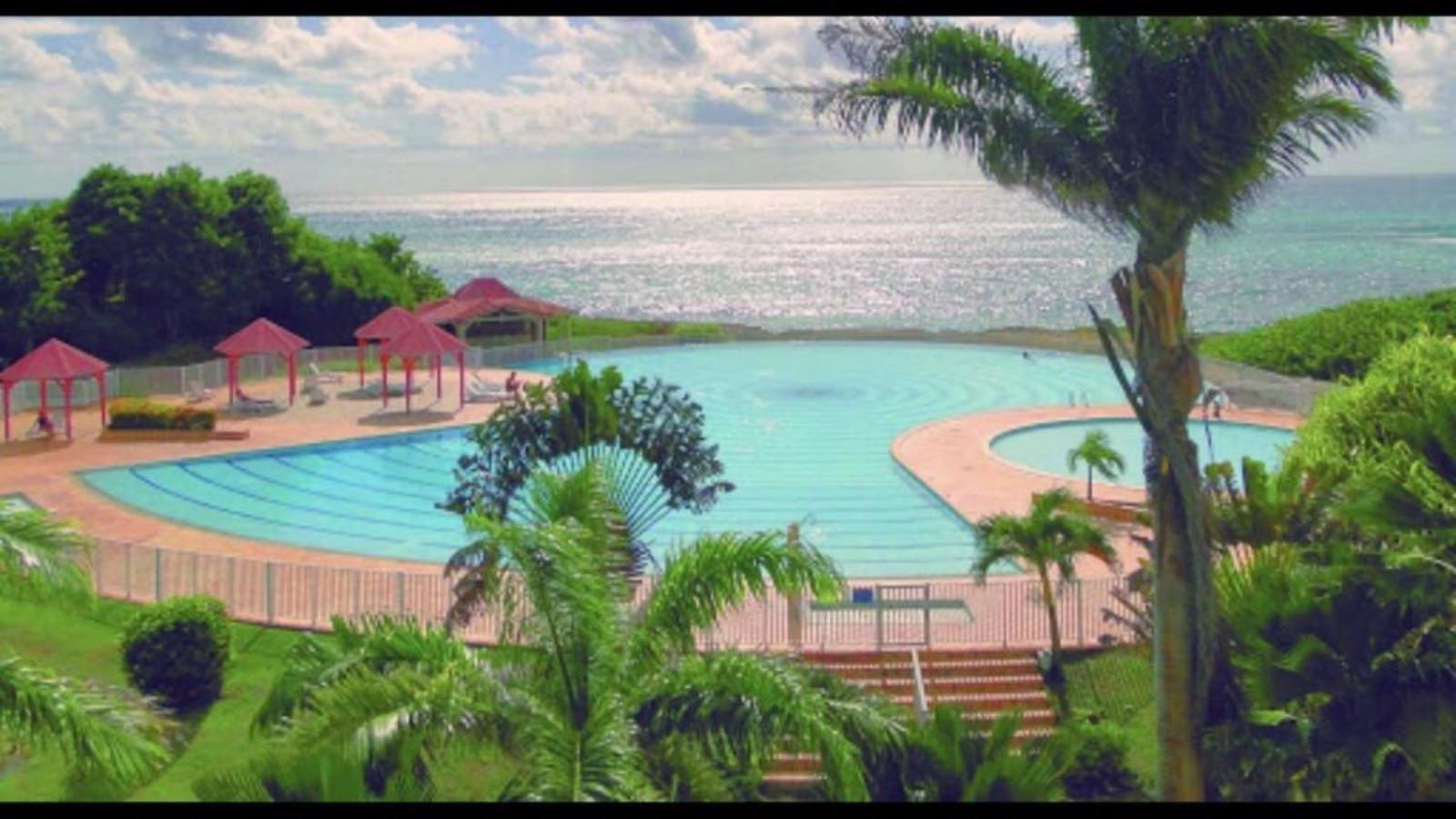 Studio Mojito vue mer,piscine avec cuve eau et accès plage et piscine ANSE DES ROCHERS view 3