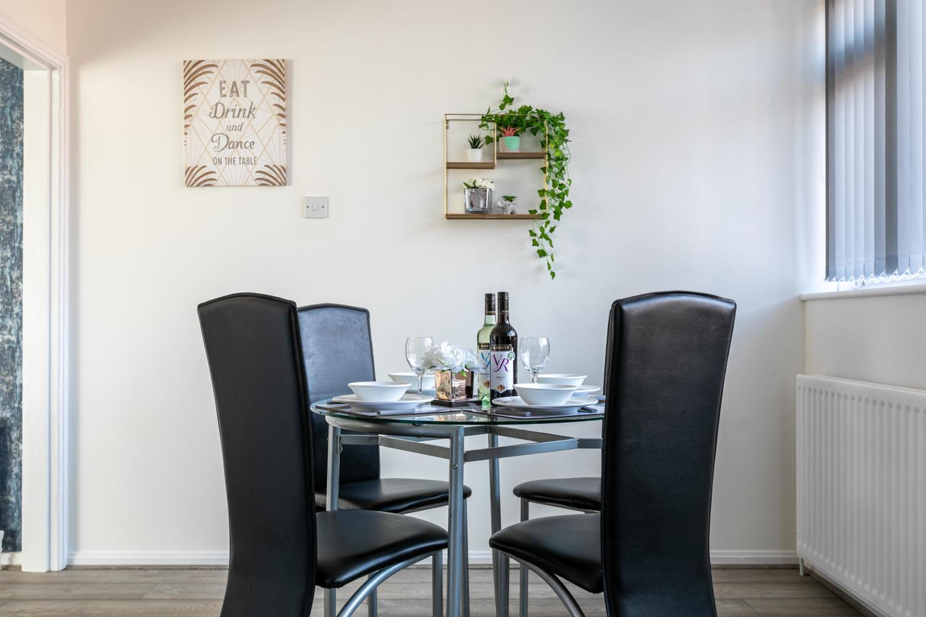 Stylish House & Work and Leisure inc FREE Parking & BHX Airport view 3
