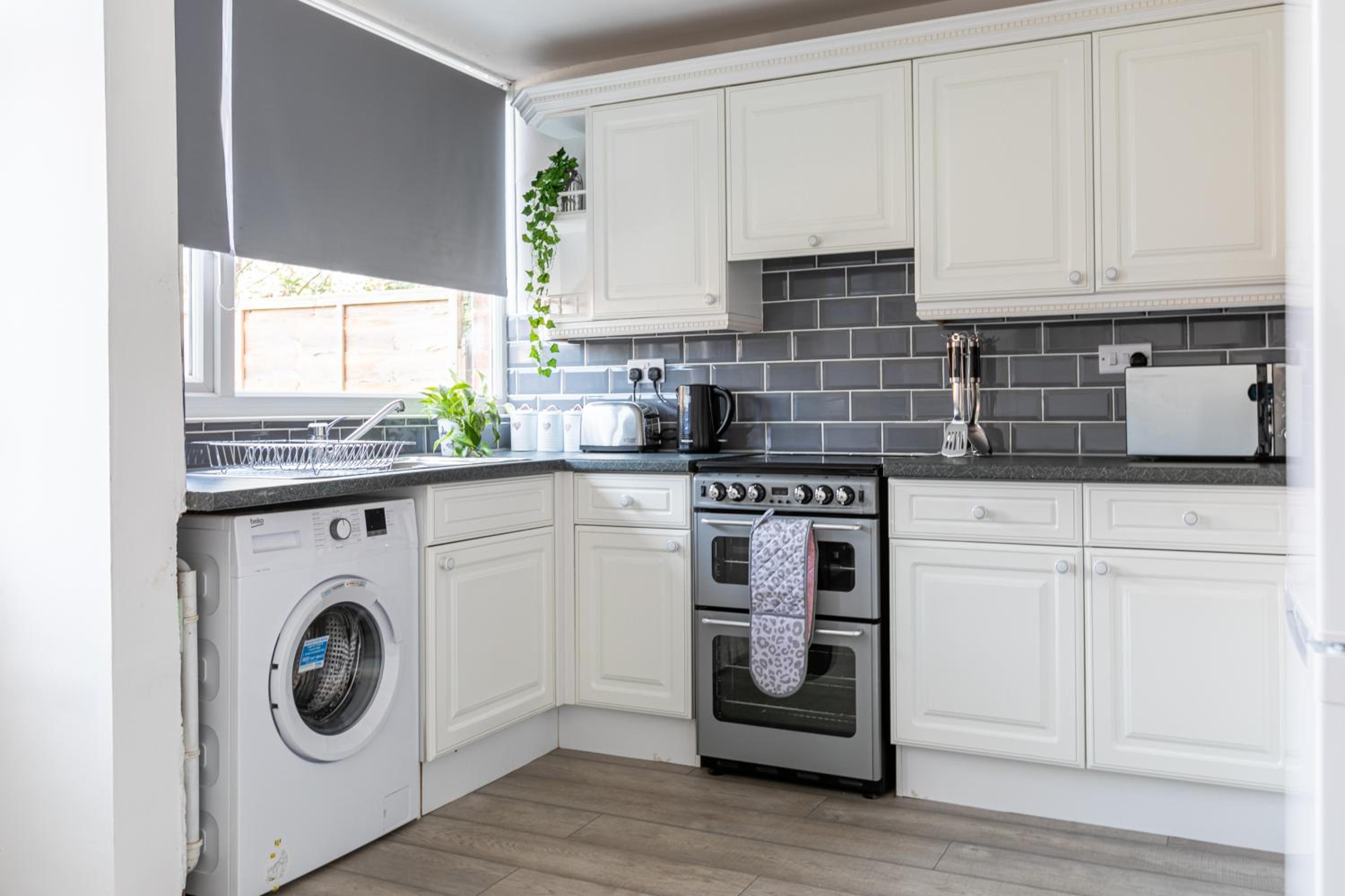 Stylish House & Work and Leisure inc FREE Parking & BHX Airport view 5