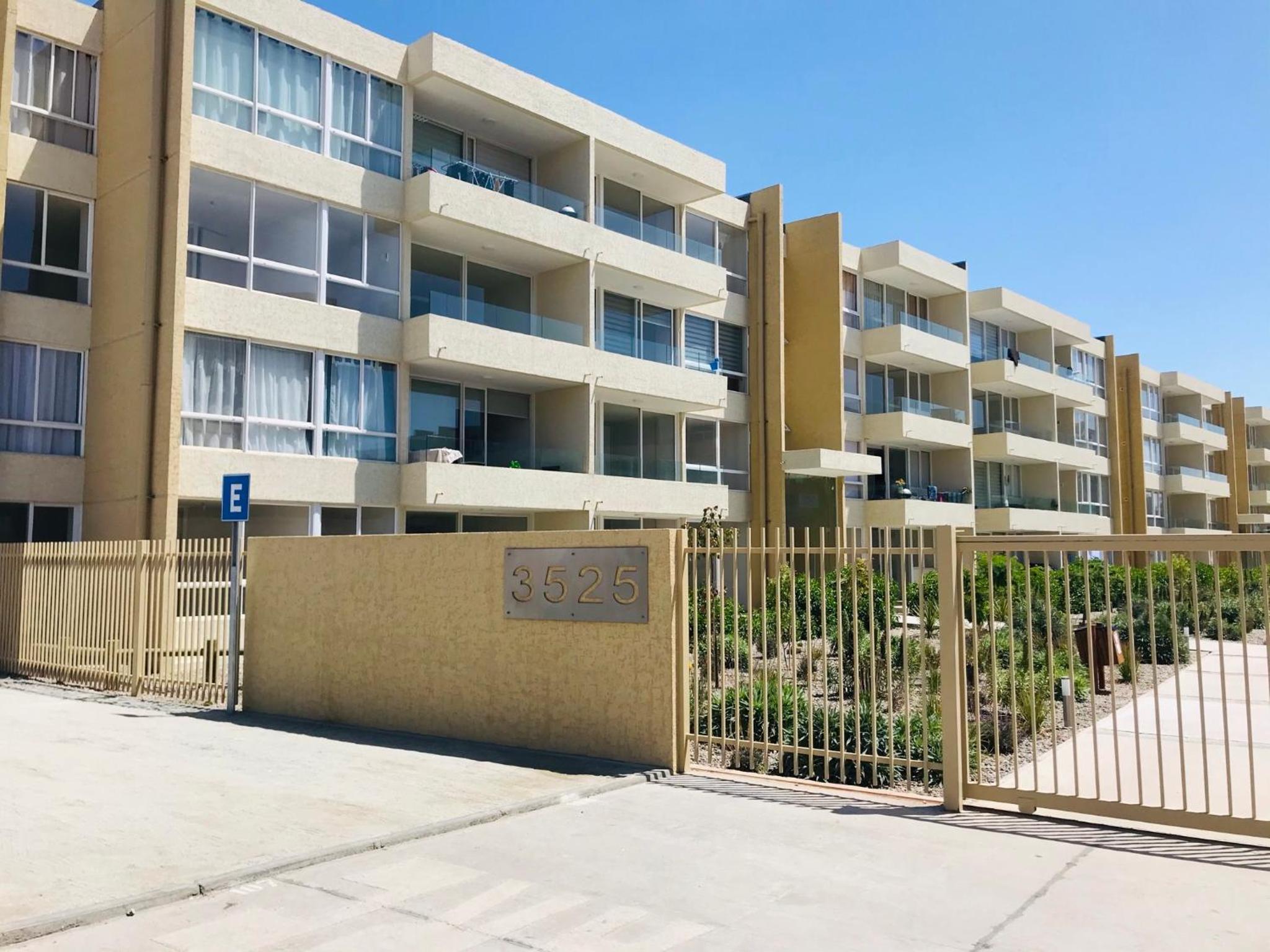 Entremar y piscina en La Serena