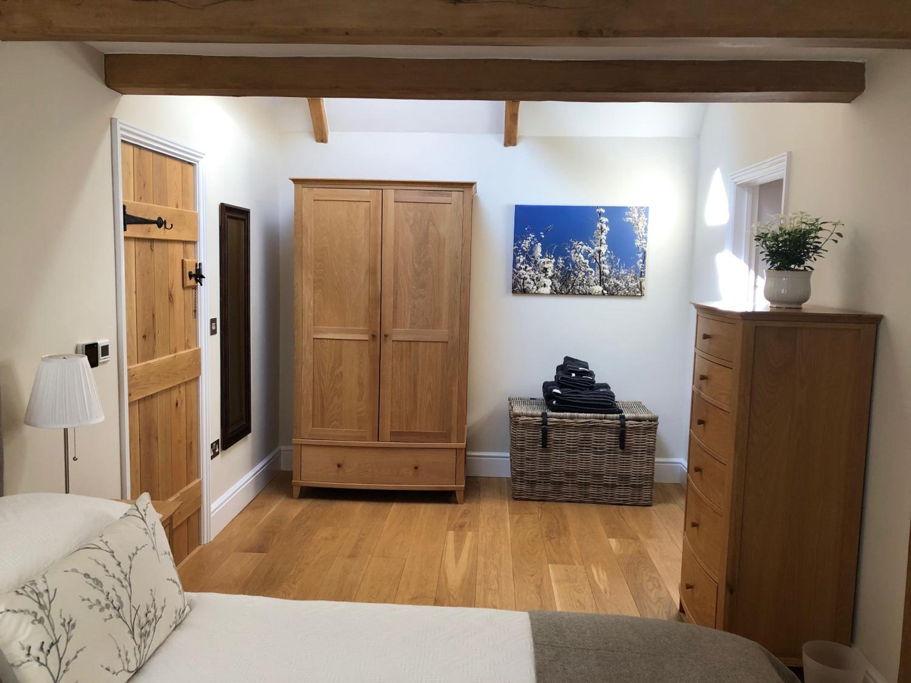 Stroud Vacations - Courtyard Cottage - Property Image 9