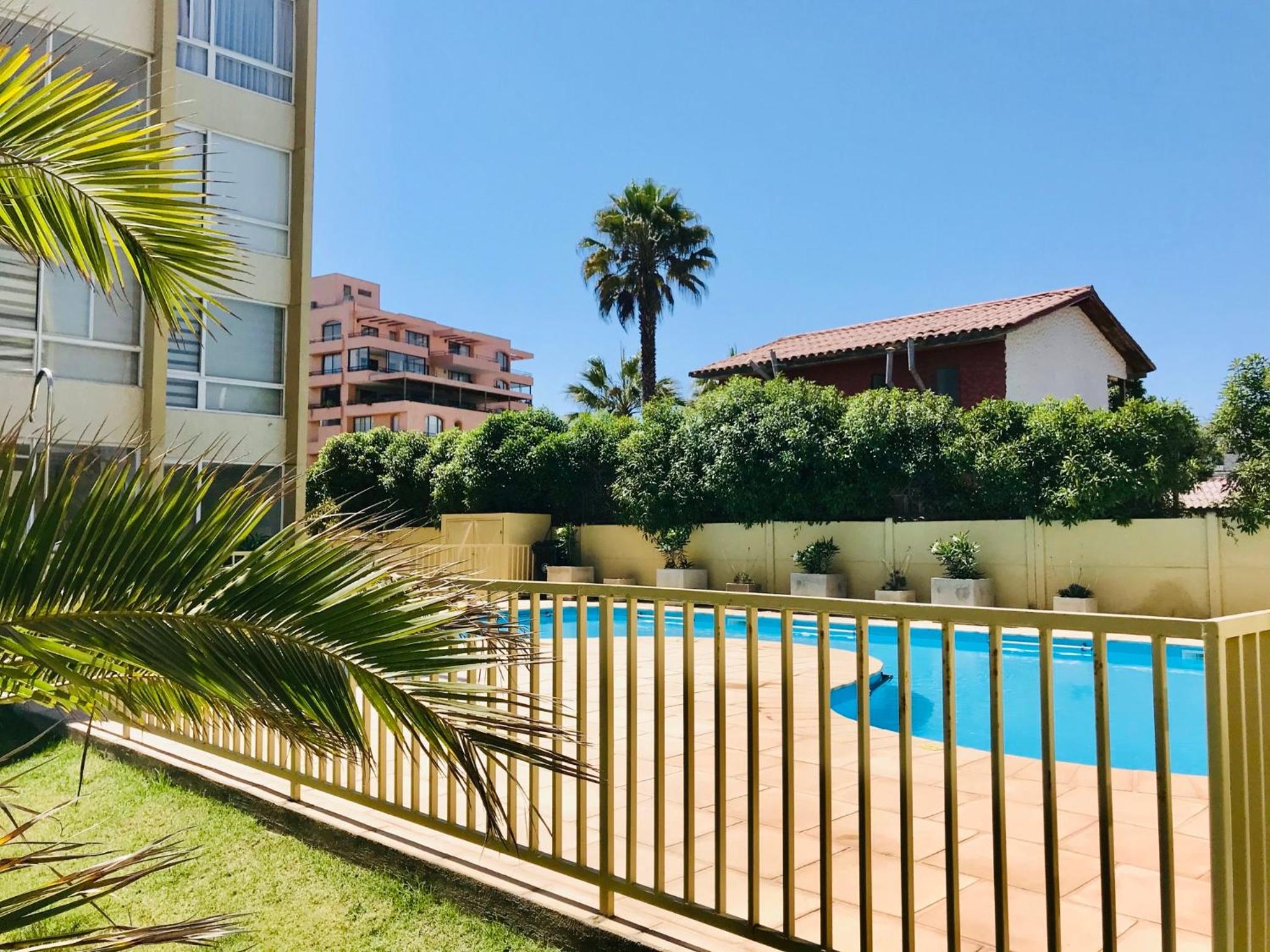 Entremar y piscina en La Serena