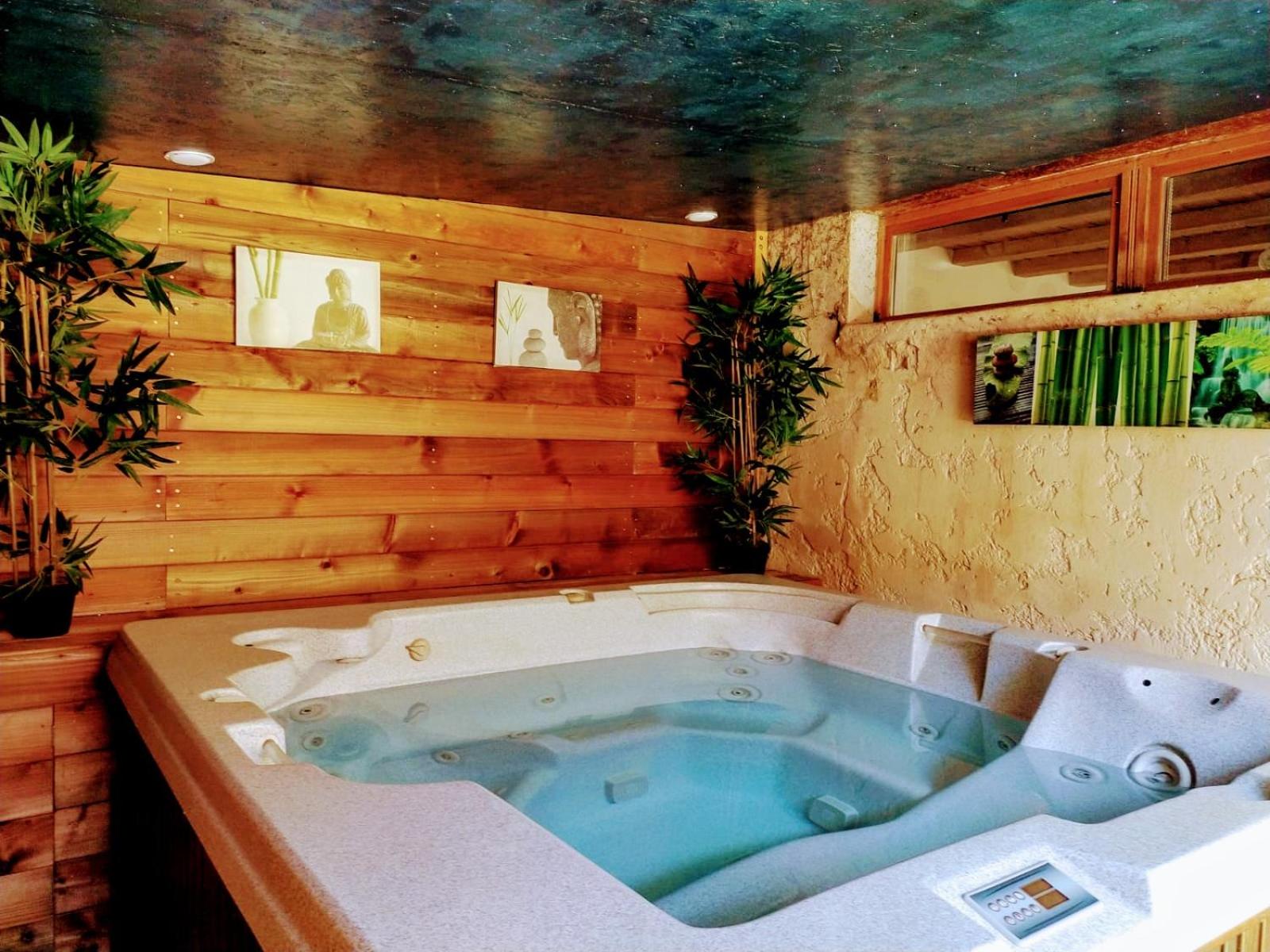 Studio romantique jacuzzi ou spa balneo privatif et jardin Au temps des cerises La Ciotat, photo 10