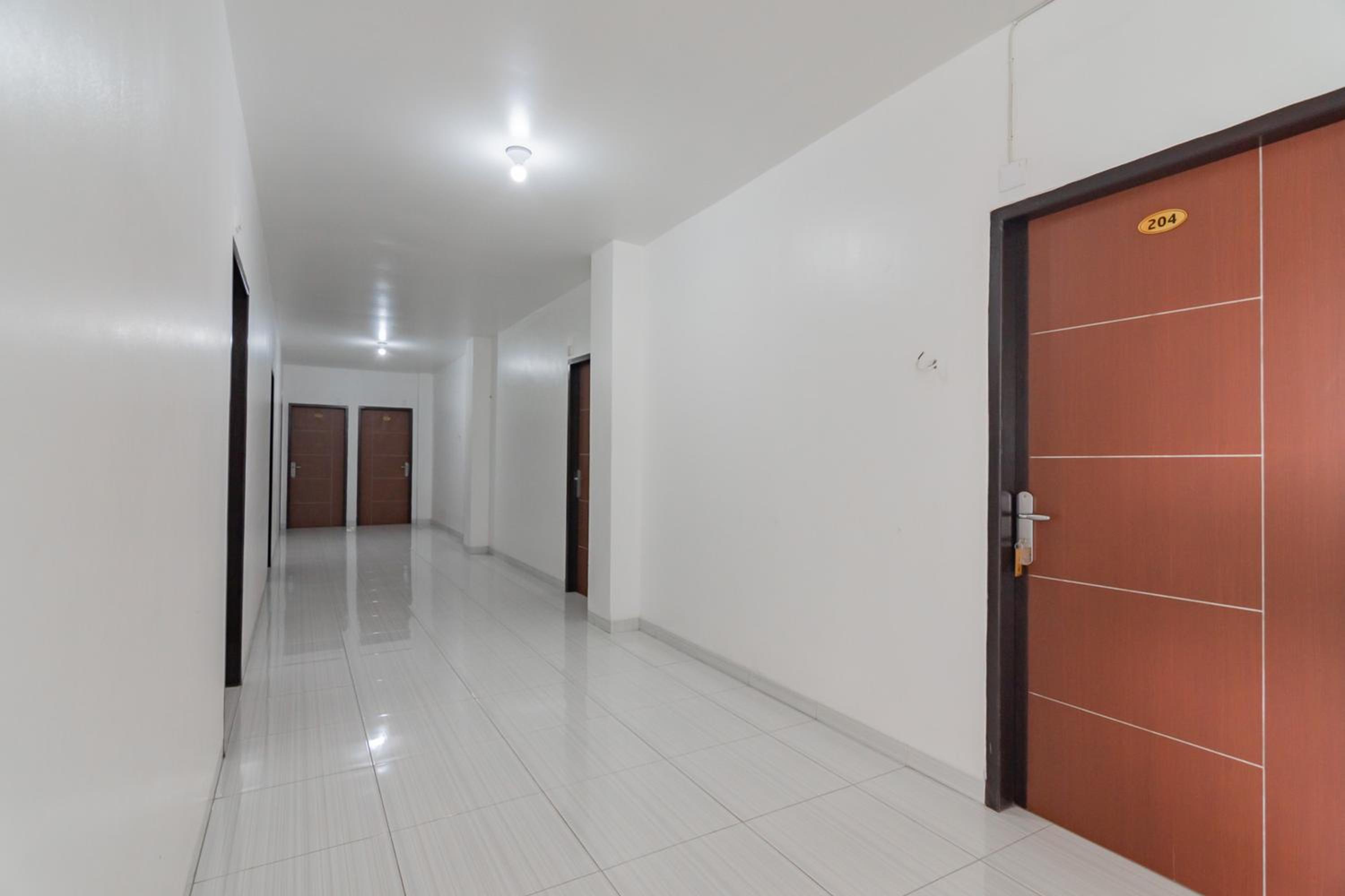 Hotel RedDoorz at Vall Guest House Balikpapan - Image 1