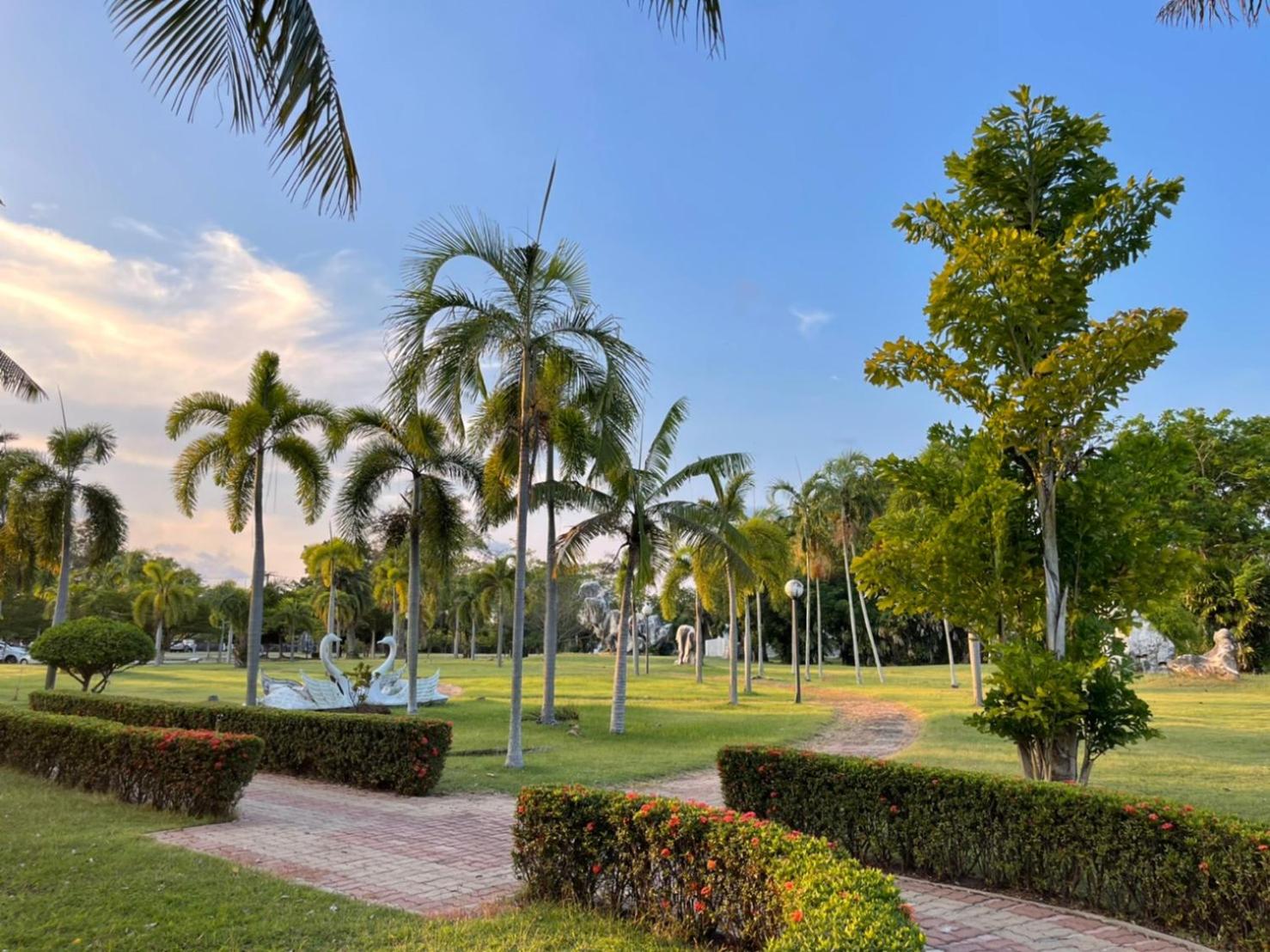 F16 Rock Garden Beach Resort Rayong view 4