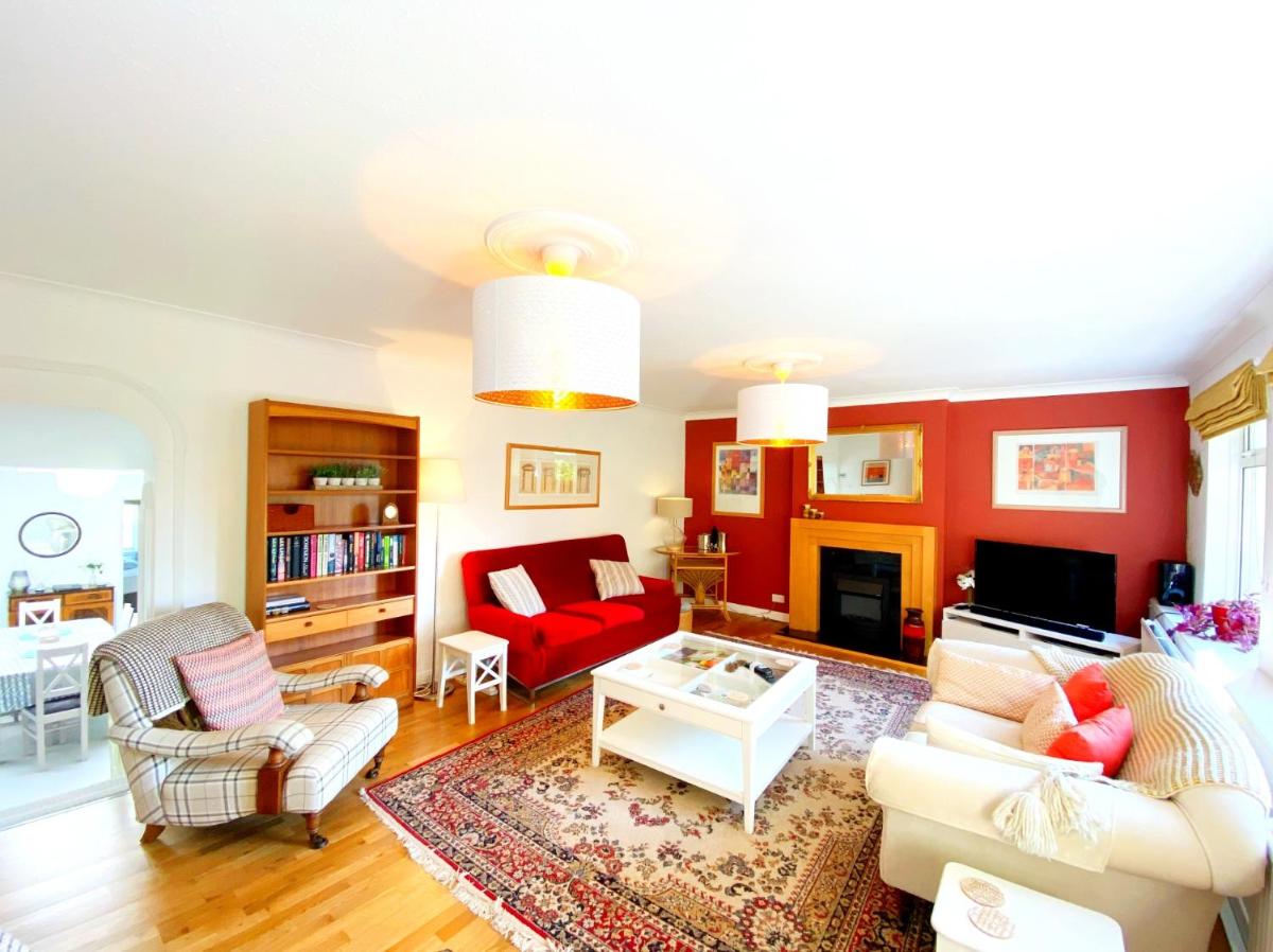 Braeside Luxury Holiday Home view 4