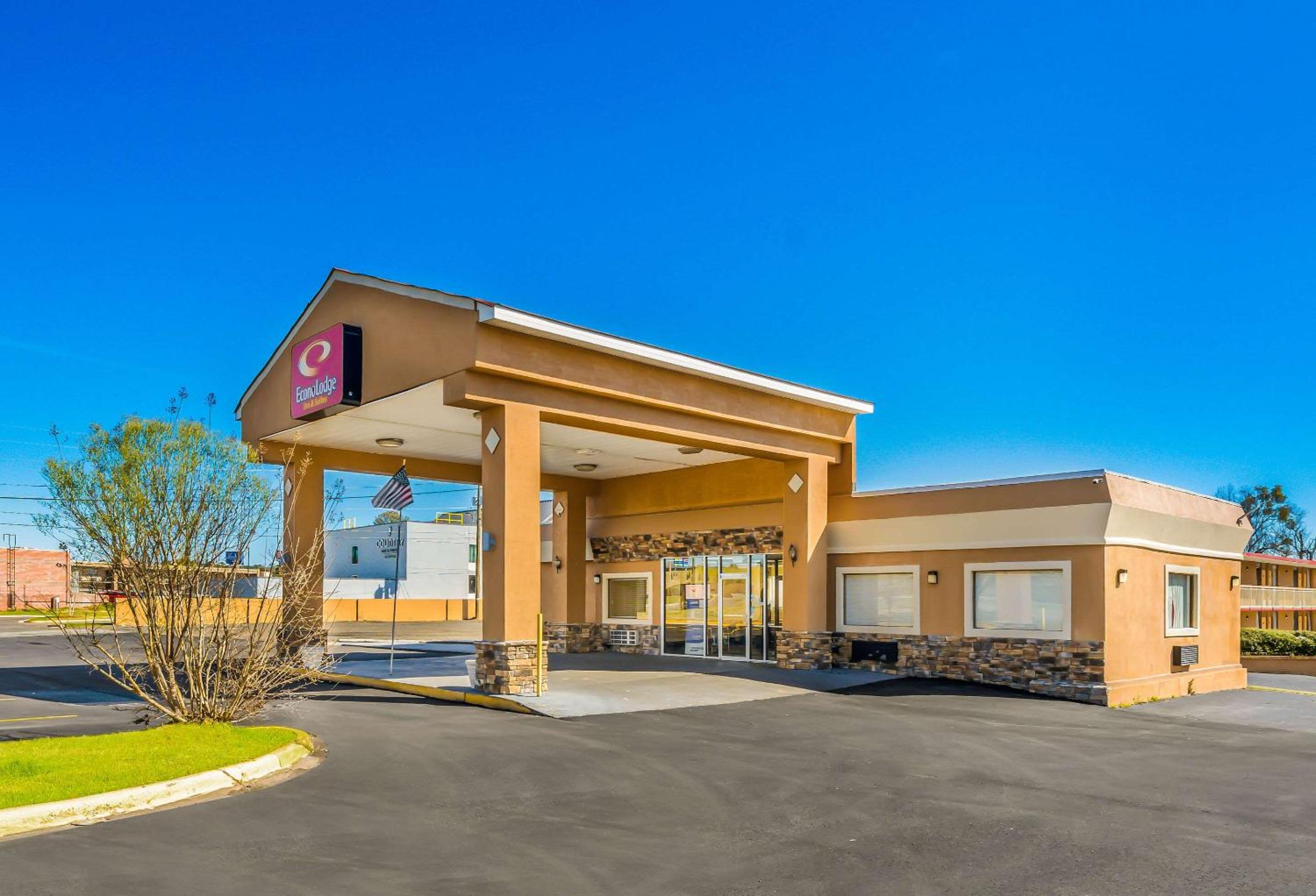 Macon Vacations - Econo Lodge Inn Suites - Property Image 26