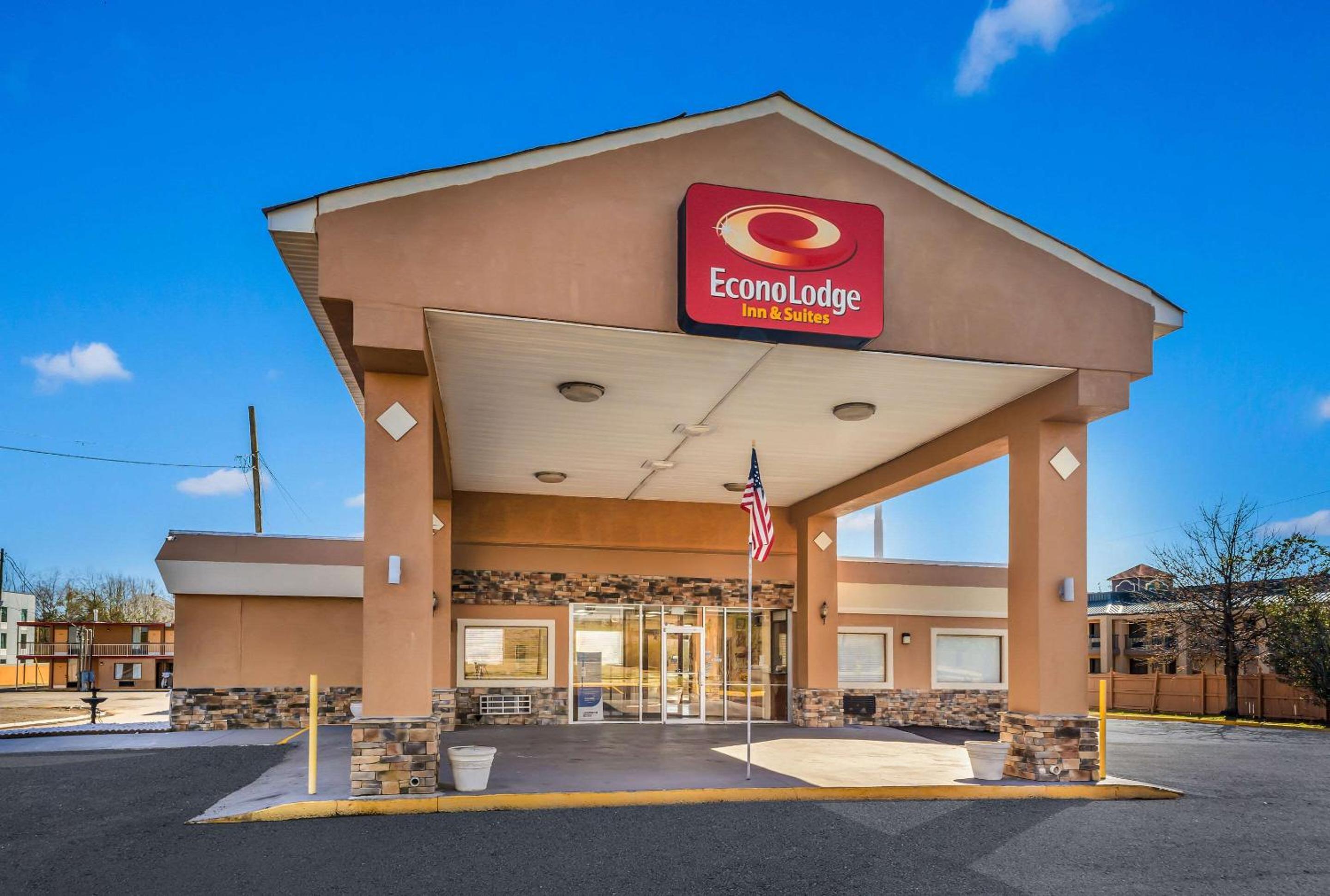 Macon Vacations - Econo Lodge Inn Suites - Property Image 24
