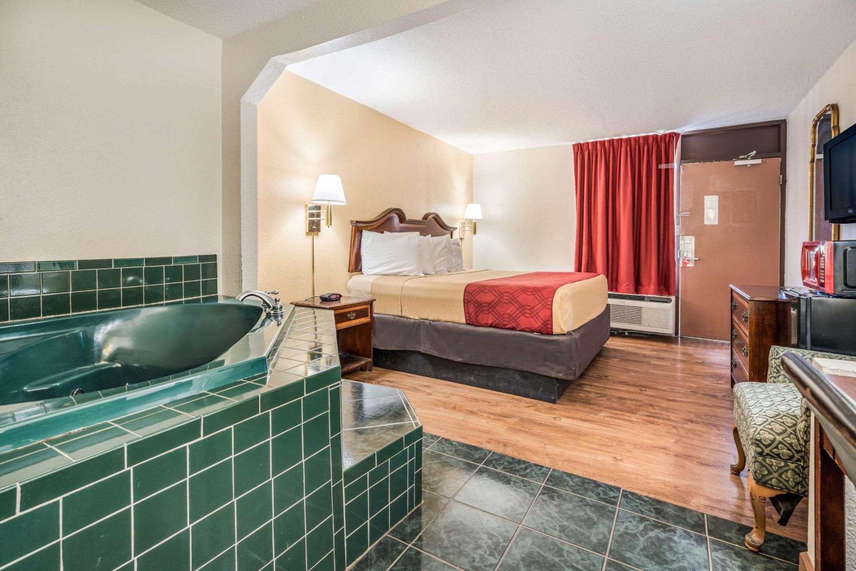 Macon Vacations - Econo Lodge Inn  Suites - Property Image 9