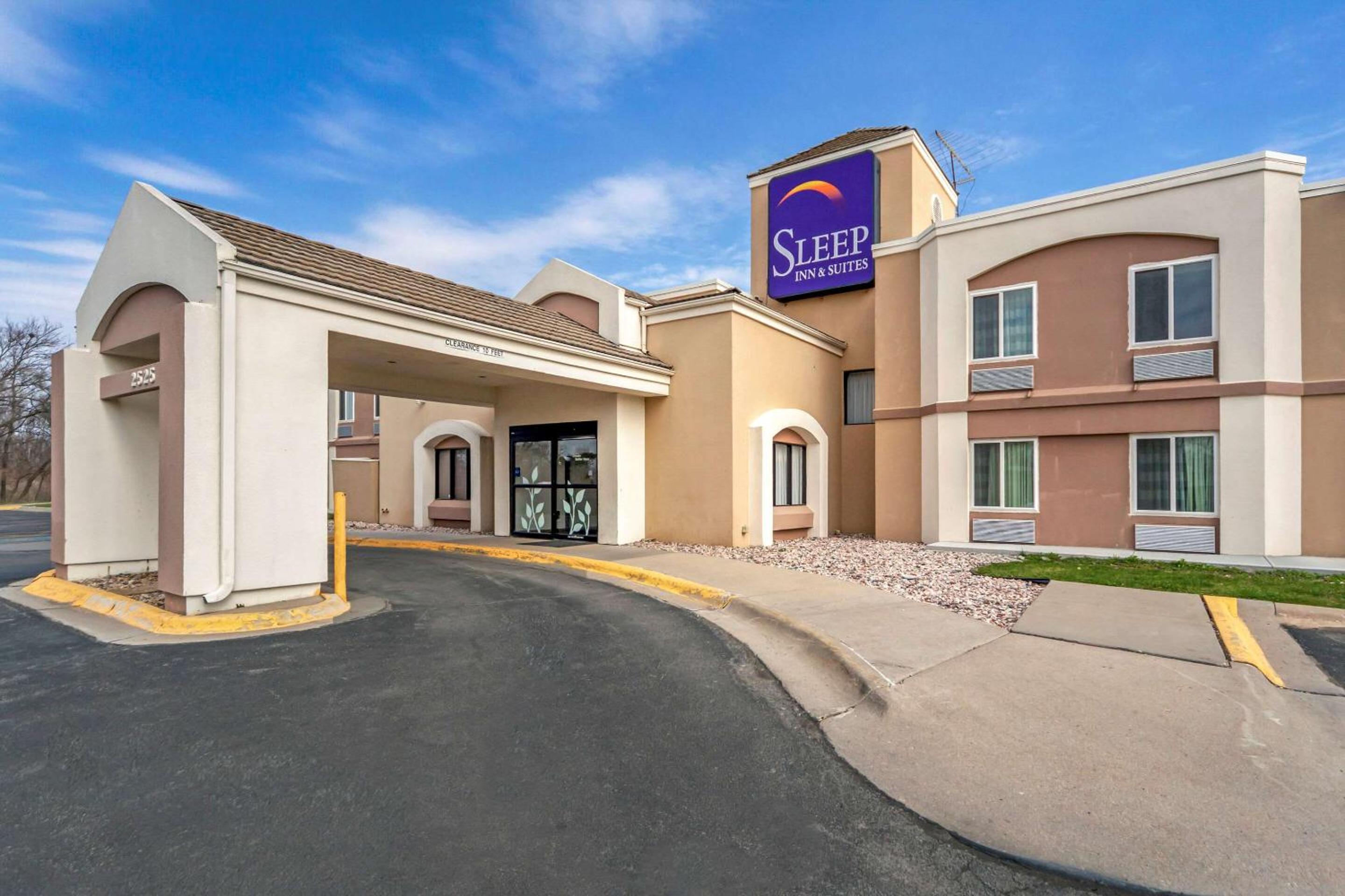 Hotel Sleep Inn & Suites Omaha Airport - Image 1