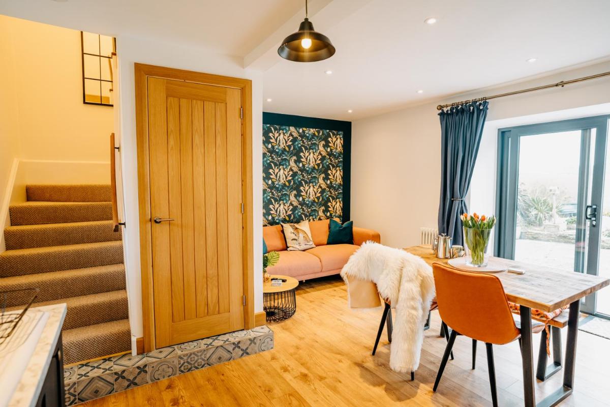 The Little Cottage by Truabode Holiday Lets & Short Lets Newquay - Parking, Wifi & Pet Friendly view 3