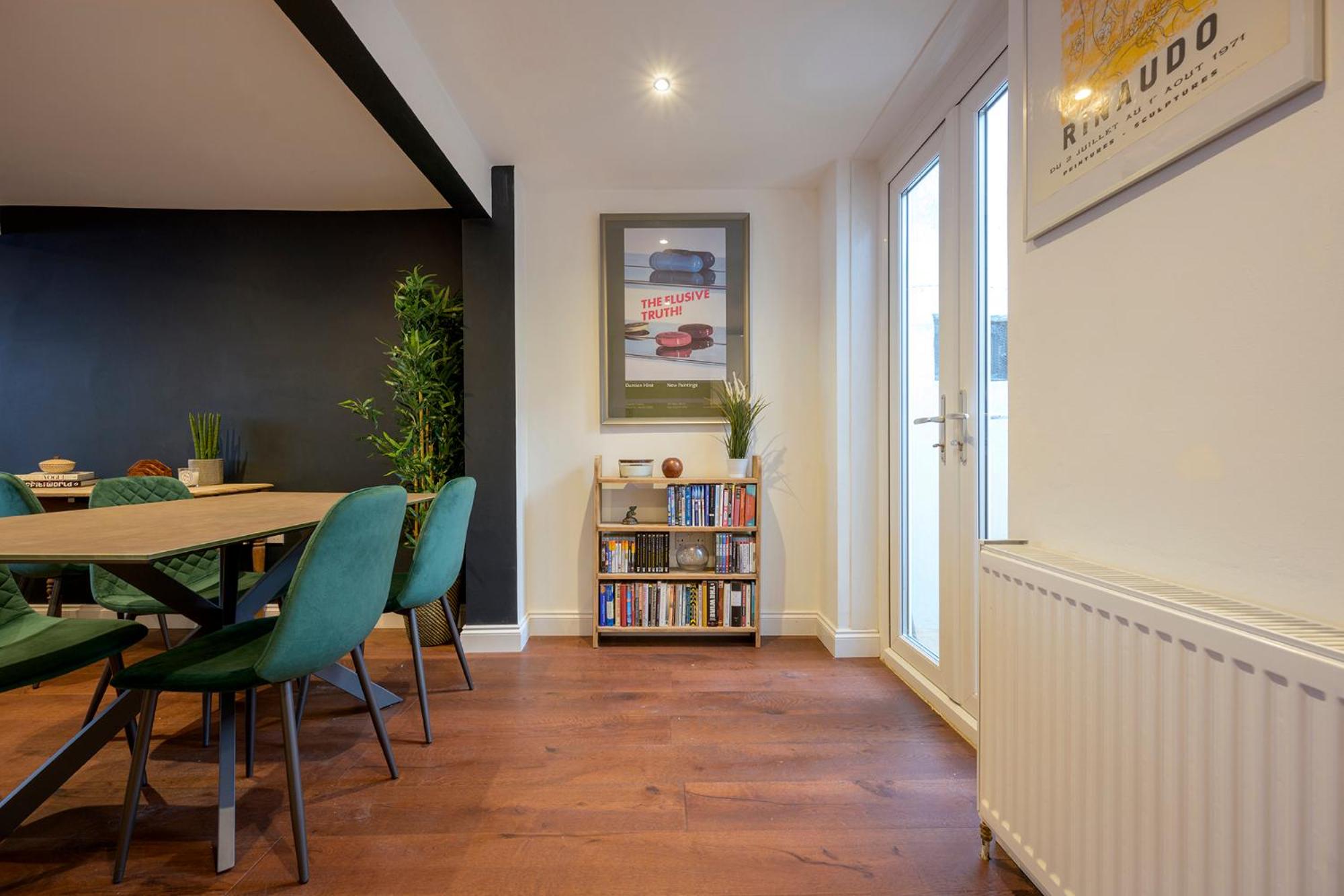 Stylish Upper Gardner Street - With Free Parking