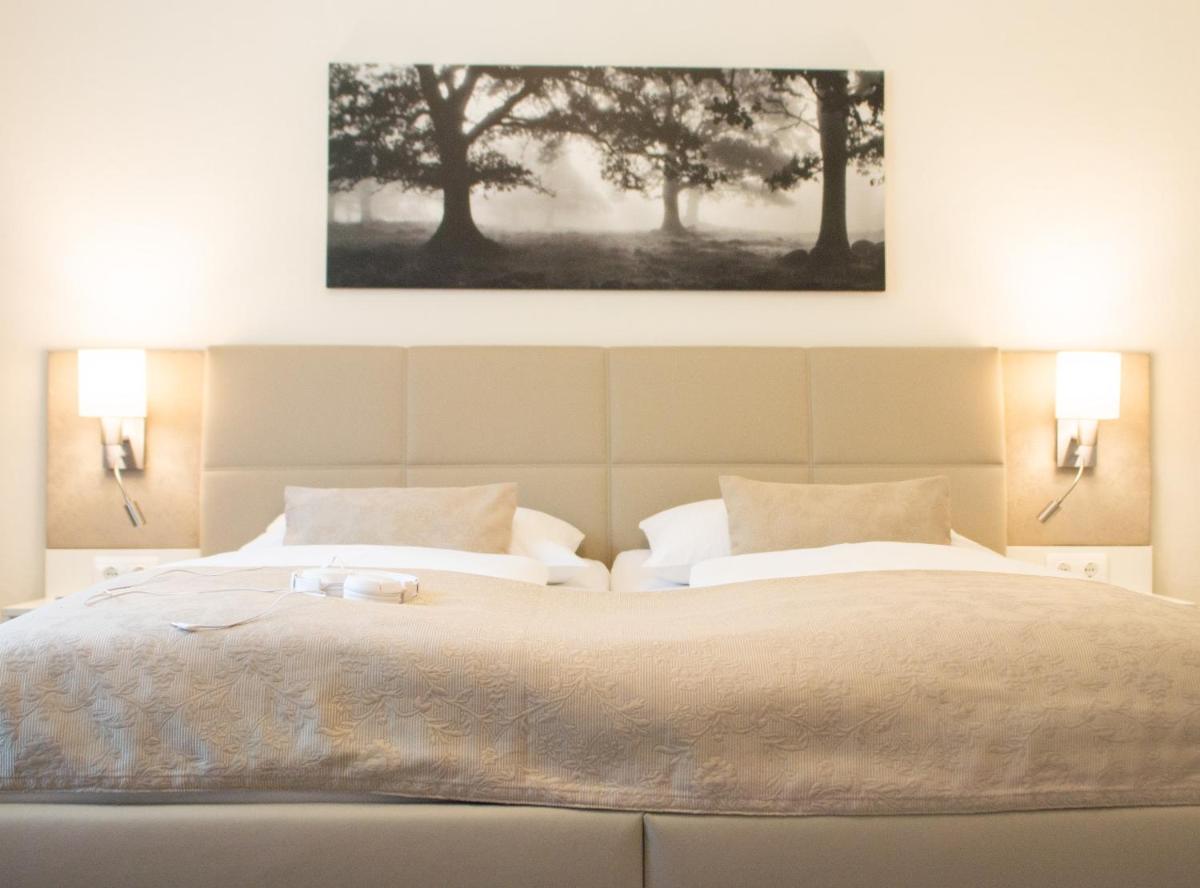 Rooms 73 - Helga Bartos