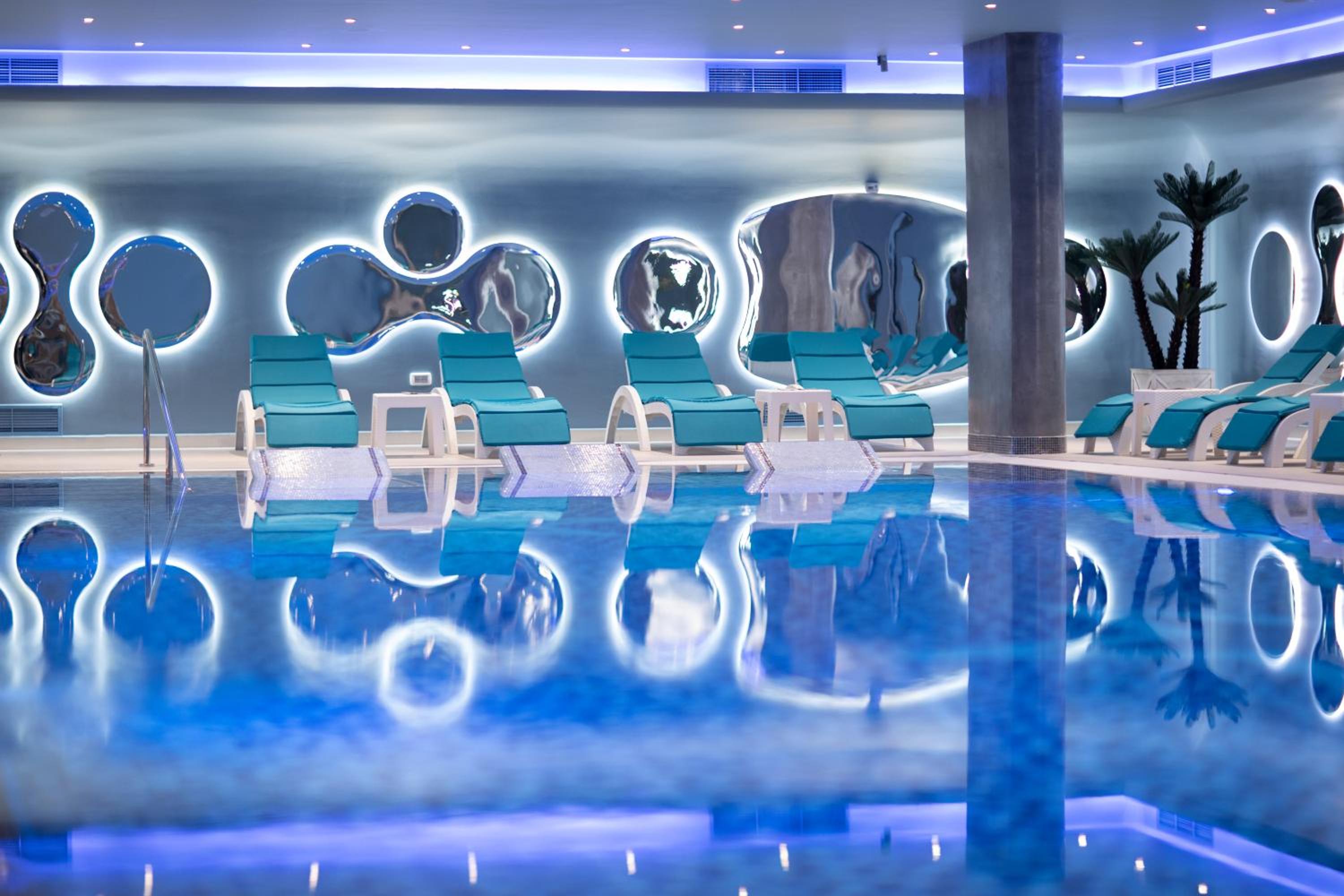 Grand Blue Fafa Resort & SPA
