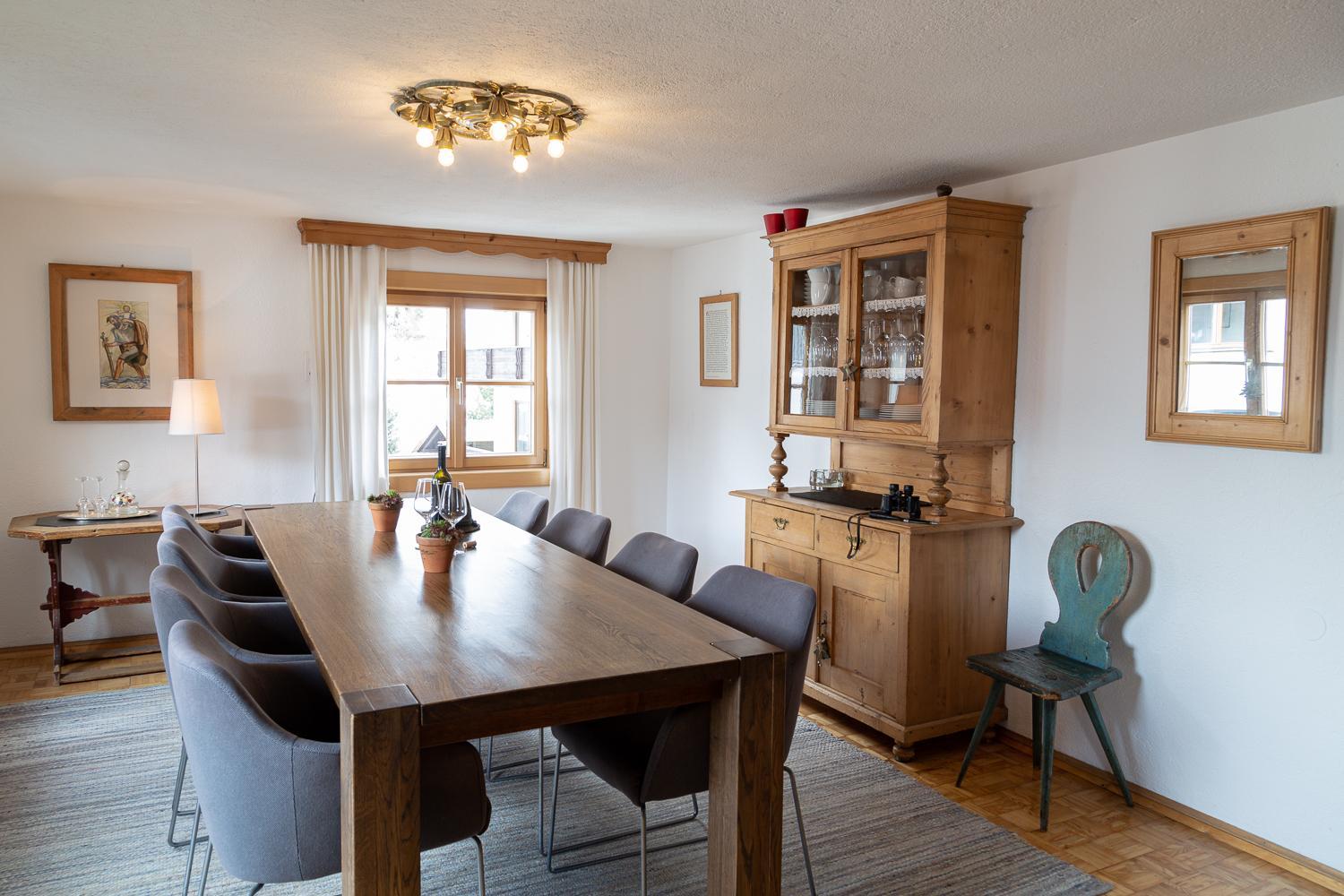 Chalet-Apartment für 9 bis 10 Personen zentral & ruhig 2 Min zur Galzigbahn Sankt Anton