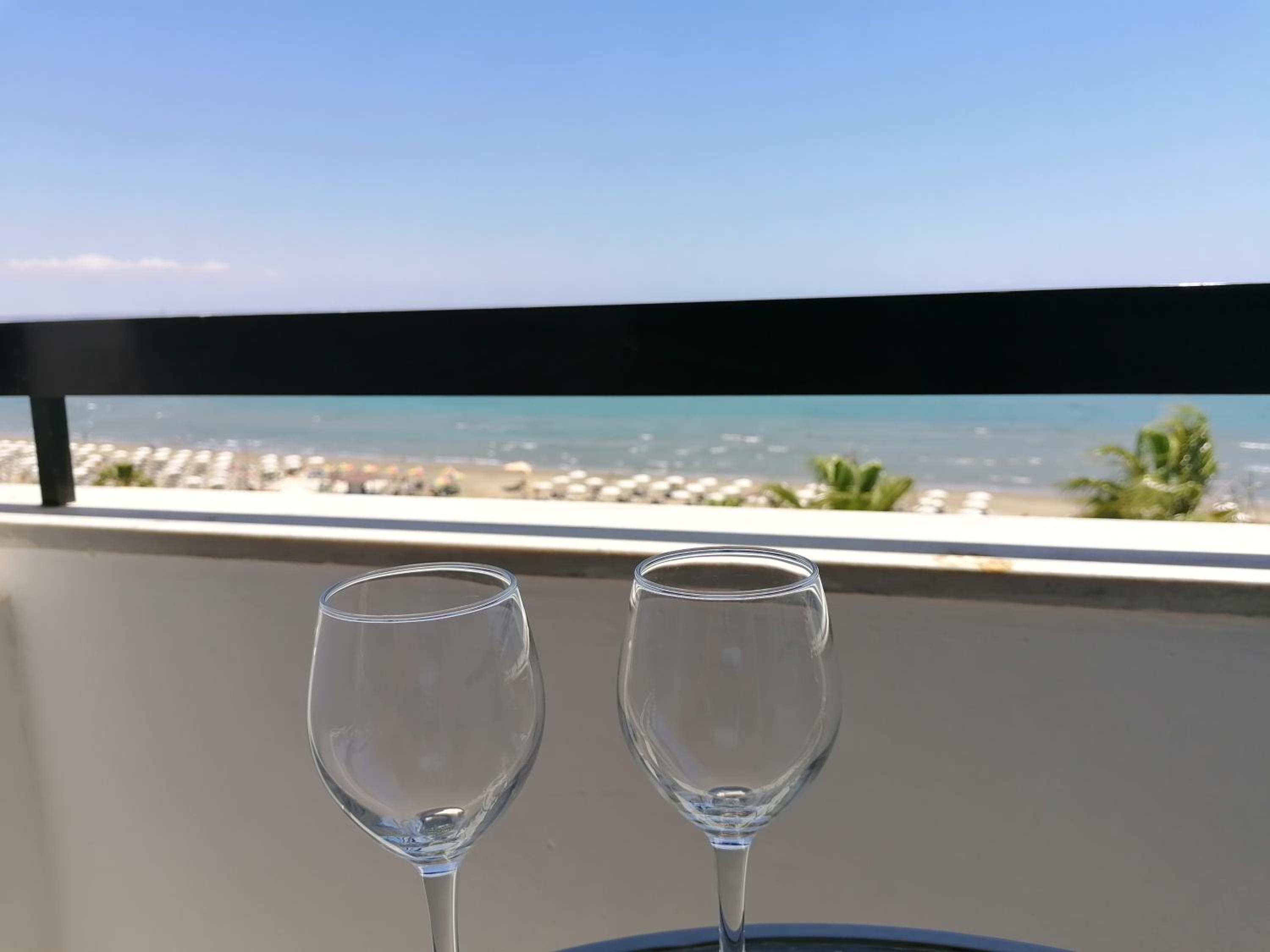 Sunorama Waterfront Apartment view 5
