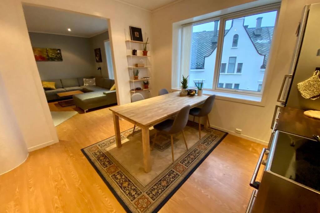 Nice and central apartment in quiet area view 3