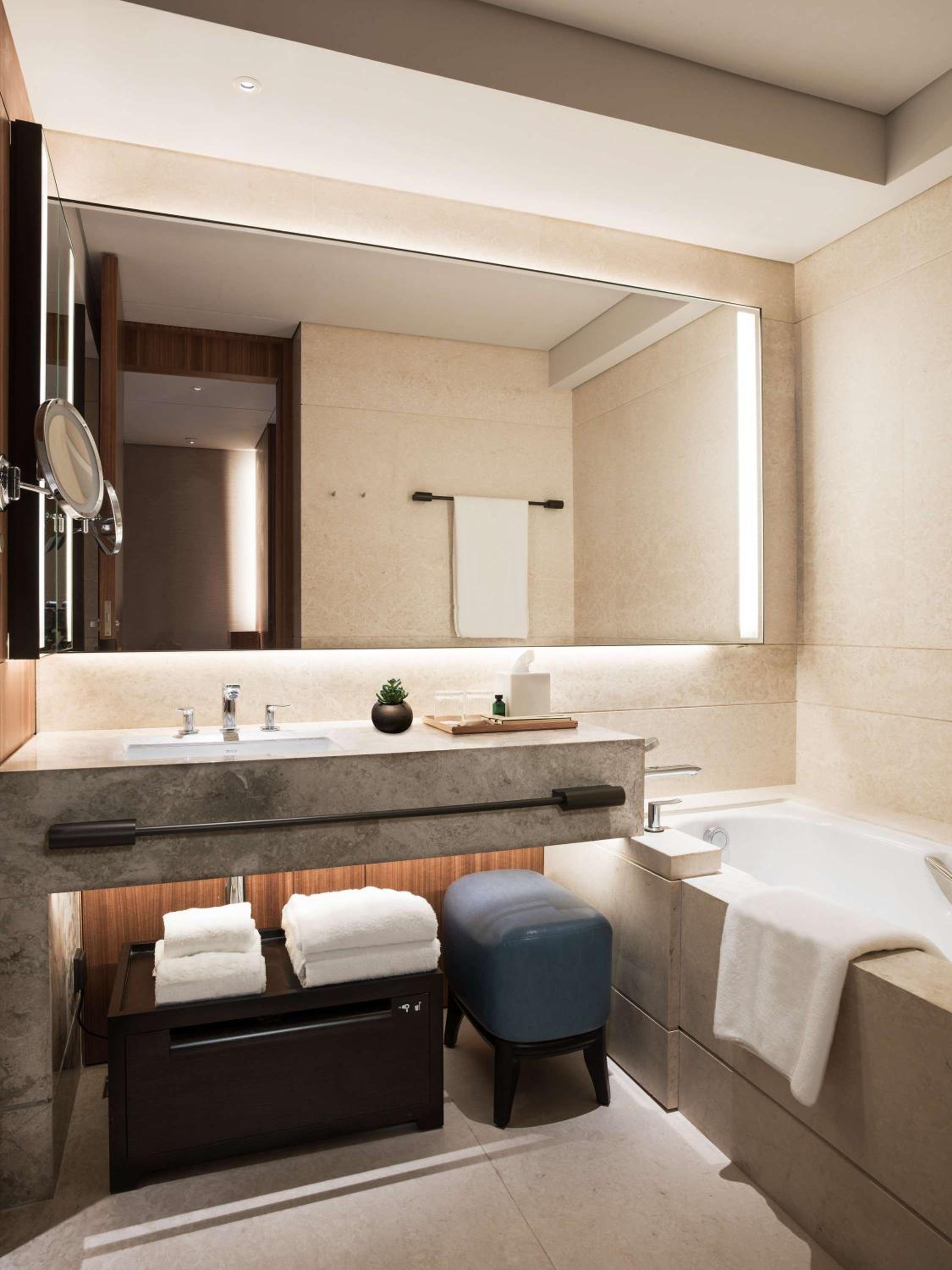 Kerry Hotel Hong Kong by Shangri-la