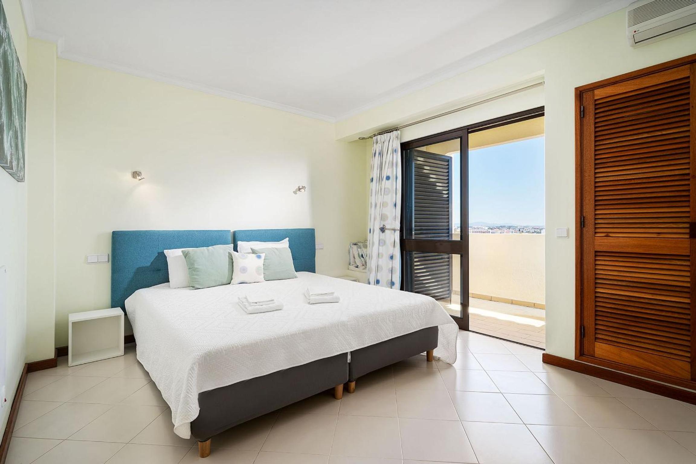 LovelyStay - Bela Vista 3BDR Duplex Penthouse with Pool view 4